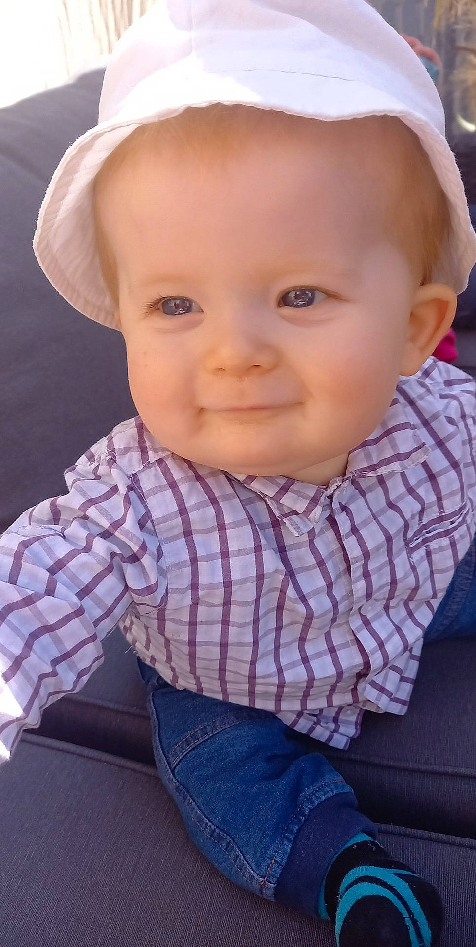 James a rejoint le concours — aidez-le/la à gagner de superbes lots ! baby, baby_toddler_clothing, cheek, child, chin, cool, fun, happy, hat, iris, joy, lip, mouth, nose, pattern, person, sitting, skin, sleeve, smile