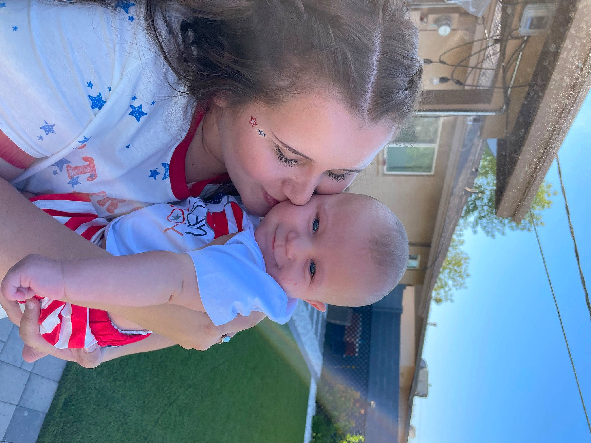 Mylo is registered to the contest to win money with this photo: child, electric_blue, fun, grass, happy, leisure, person, play, recreation, skin, sky, smile, t_shirt, toddler, tree, vacation