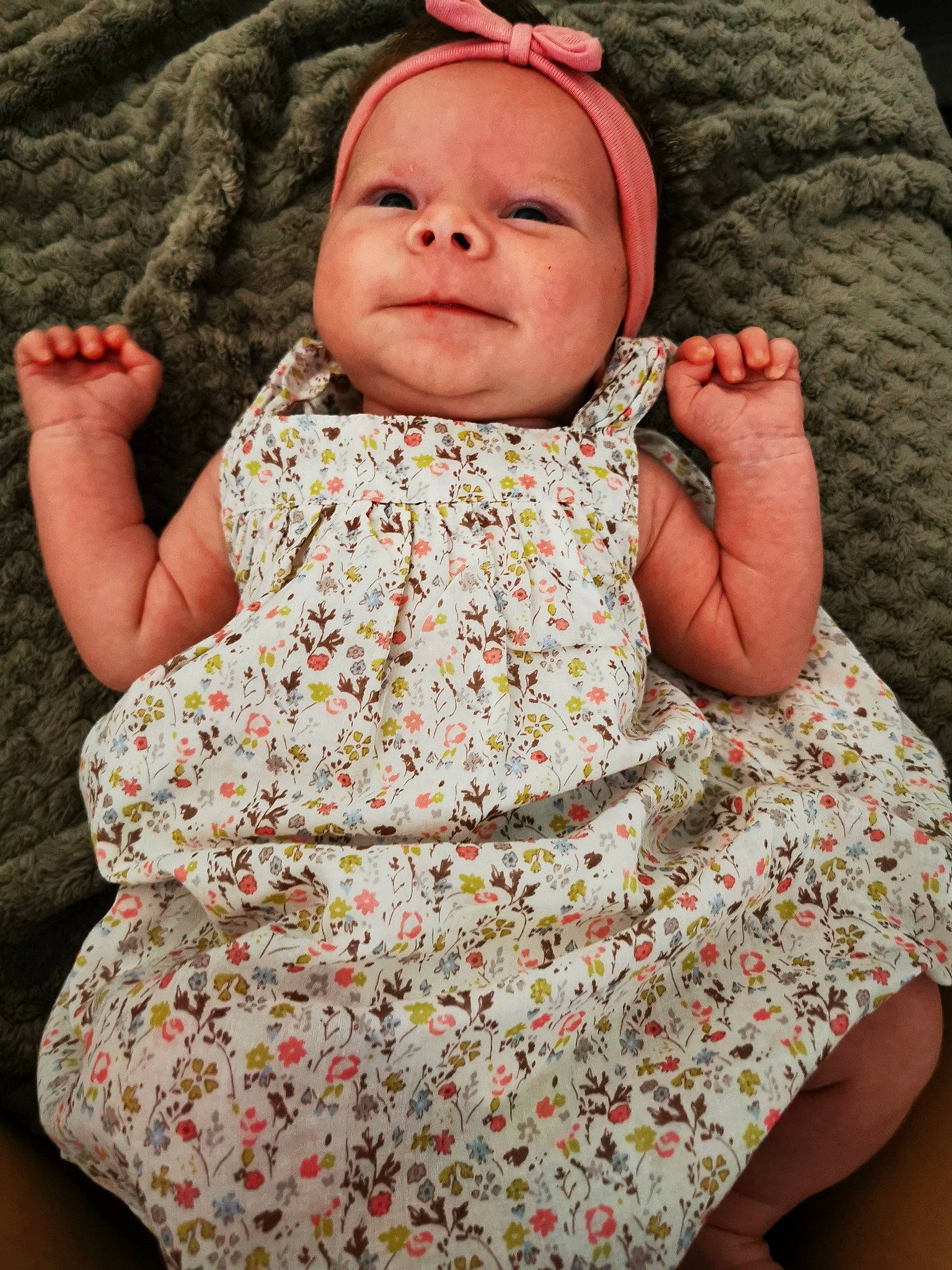 Lucia a rejoint le concours — aidez-le/la à gagner de superbes lots ! baby, baby_toddler_clothing, cheek, chin, comfort, dress, face, finger, green, happy, head, headwear, human_body, linens, lip, people_in_nature, person, pink, skin, sleeve