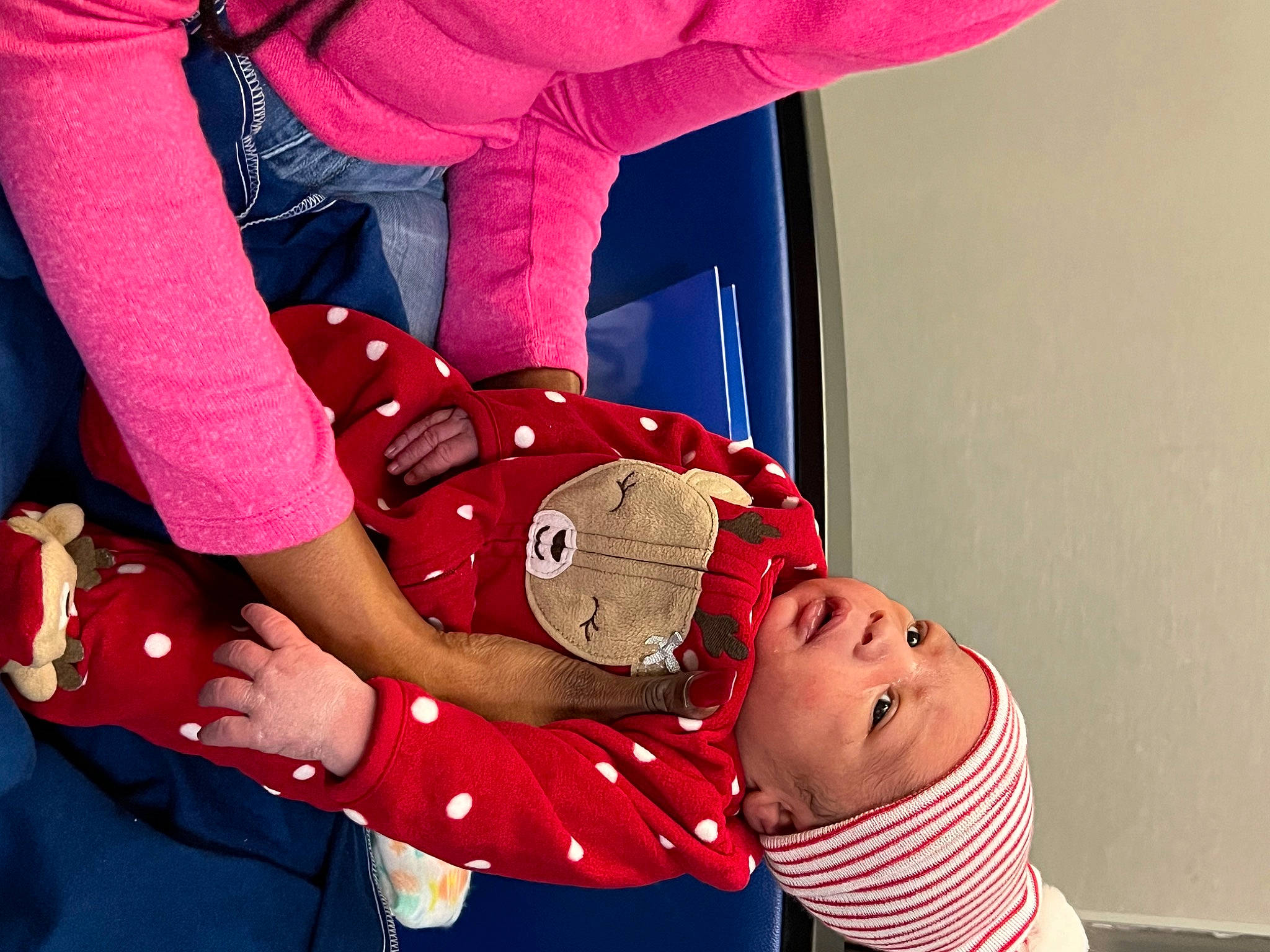 Kyiree is registered to the contest to win money with this photo: arm, carmine, child, comfort, elbow, electric_blue, event, finger, gesture, happy, headwear, human_body, joint, knee, magenta, nail, person, pink, red, sleeve