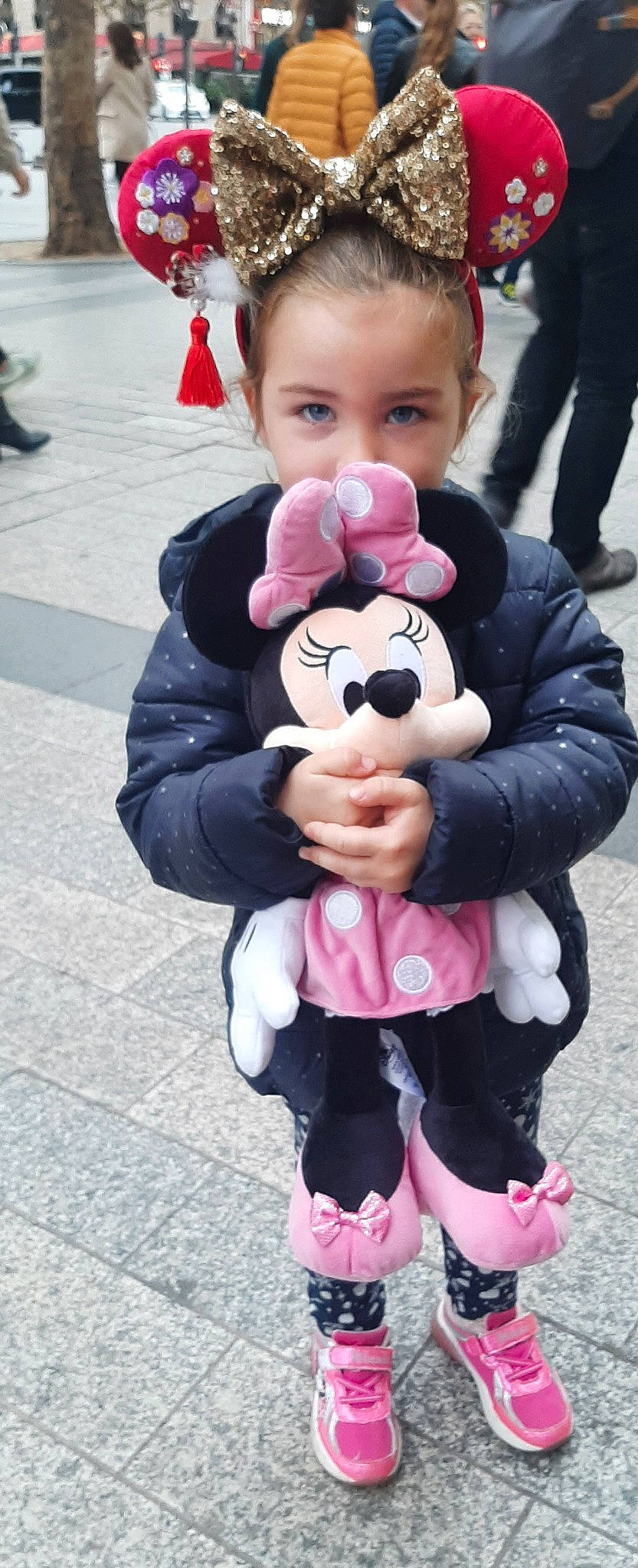 Ghjuliana a rejoint le concours — aidez-le/la à gagner de superbes lots ! child, companion_dog, eye, fun, fur, gesture, happy, leisure, mascot, mouth, outerwear, person, photograph, pink, recreation, skin, snapshot, snout, stuffed_toy, toy