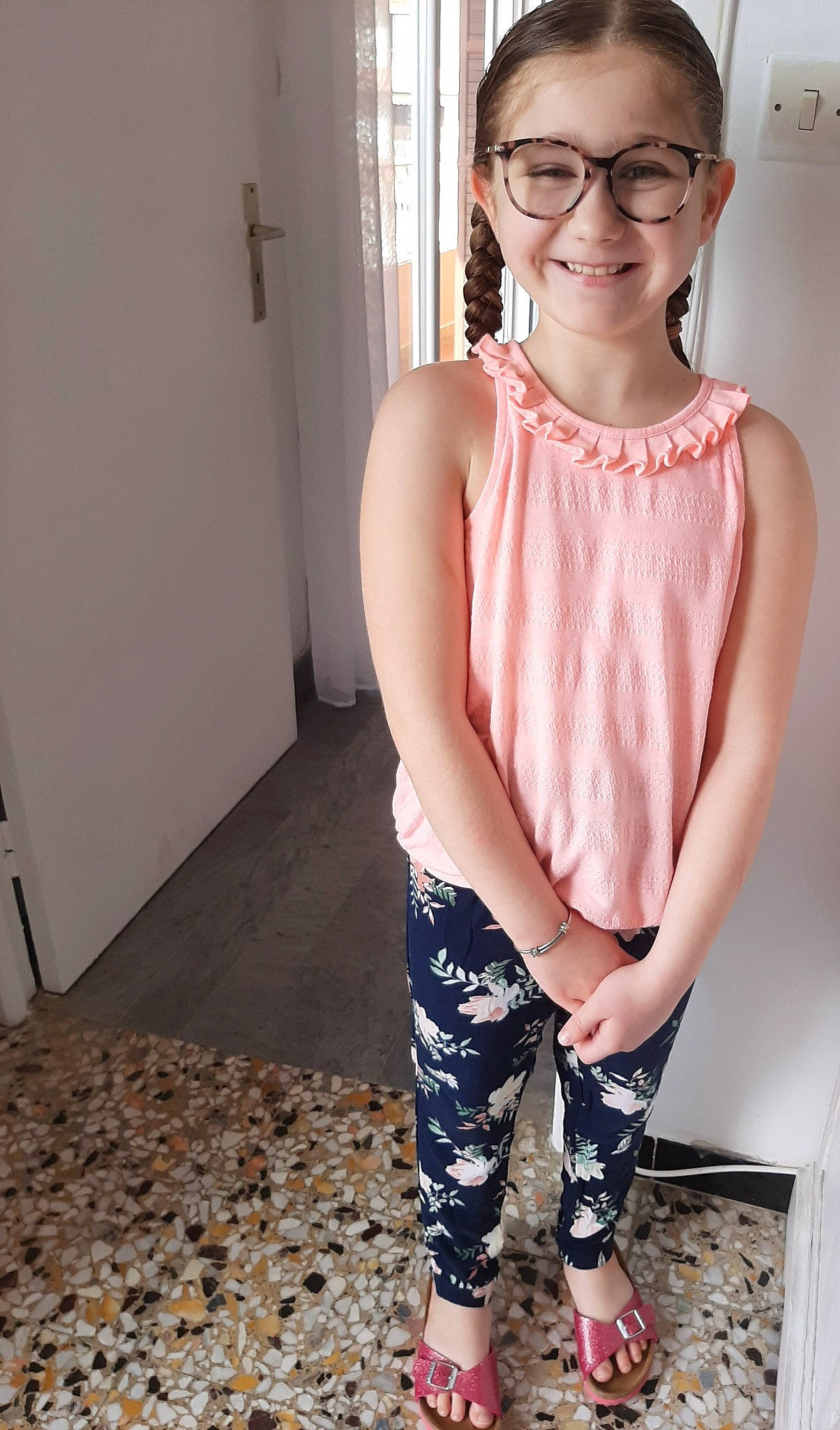 Lesia participe au concours pour gagner de l'argent avec cette photo : child, clothing, design, dress, eyewear, footwear, glasses, joy, leg, leggings, lip, outerwear, pattern, peach, person, pink, shoulder, sleeve, sleeveless_shirt, tights