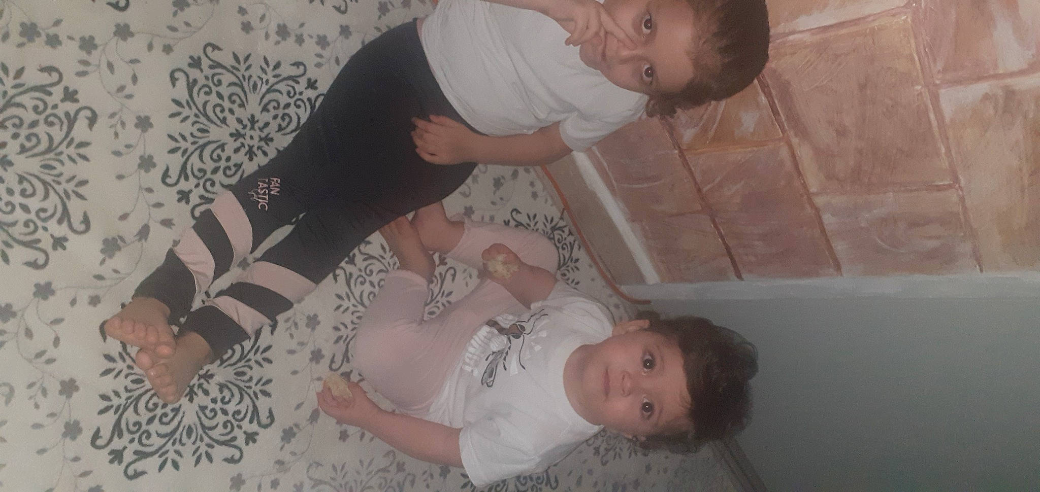 Dounya Ih a rejoint le concours — aidez-le/la à gagner de superbes lots ! arm, baby, baby_toddler_clothing, cheek, child, comfort, elbow, finger, gesture, hand, head, human_body, joint, organ, person, photograph, skin, sleeve, toddler, trunk