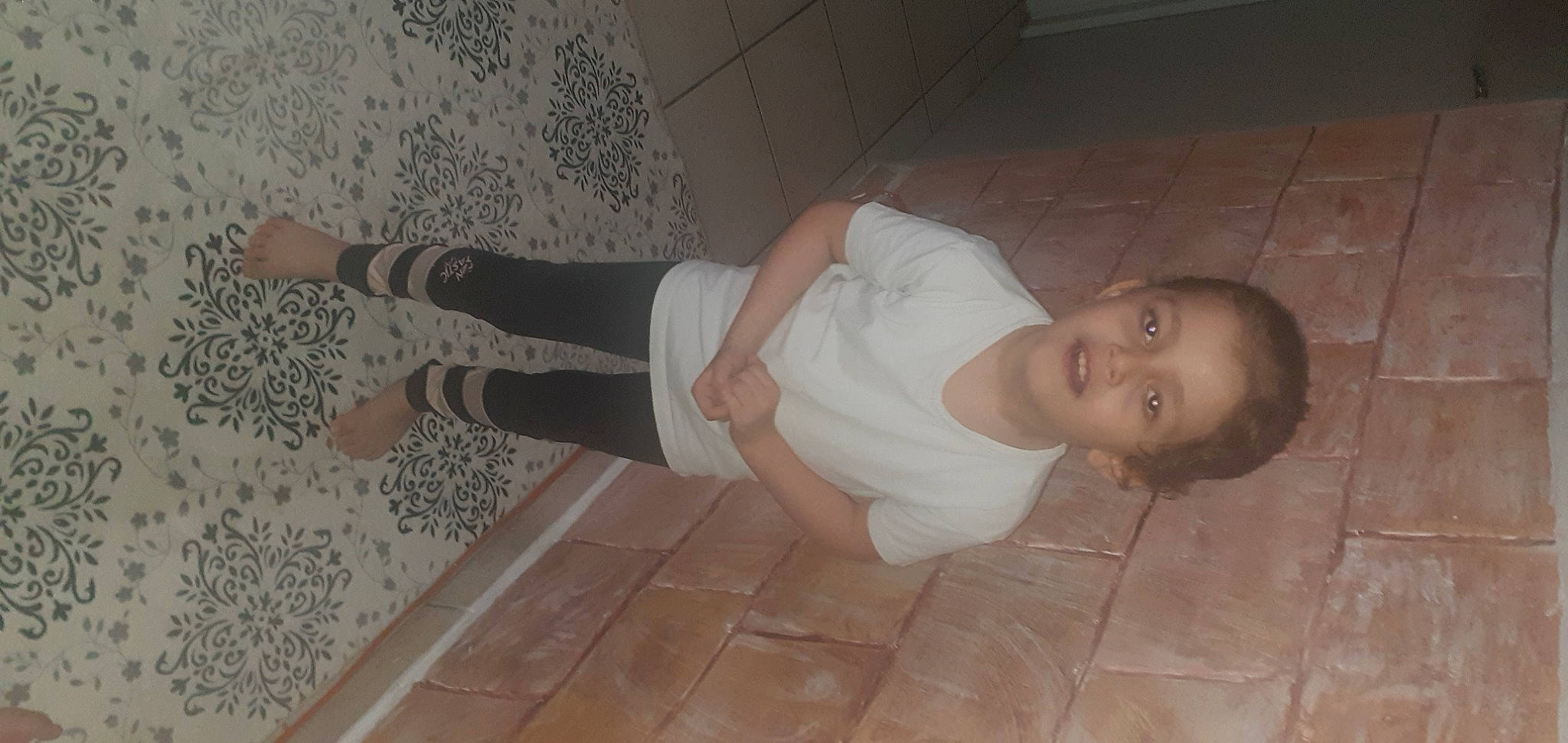 Dounya Ih participe au concours pour gagner de l'argent avec cette photo : baby_toddler_clothing, comfort, elbow, face, floor, flooring, foot, hardwood, human_leg, joint, knee, pattern, person, room, sleeve, standing, thigh, toddler, walking_shoe, wood