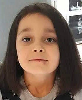 Dalya participe au concours pour gagner de l'argent avec cette photo : black_hair, cheek, child, ear, eyelash, fun, hair_coloring, happy, iris, jaw, lip, no_expression, nose, person, portrait, portrait_photography, selfie, throat, toddler