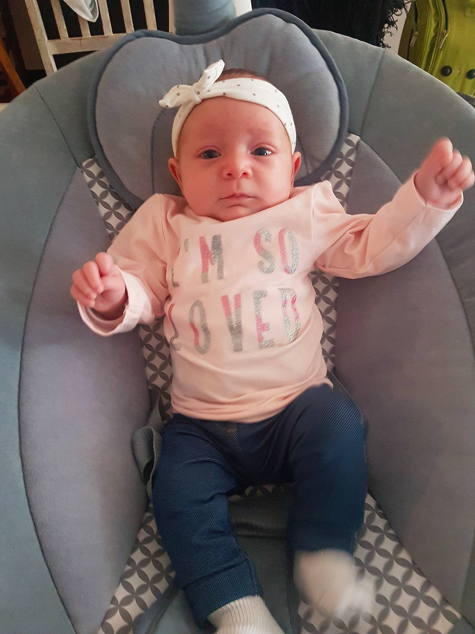 Alice participe au concours pour gagner de l'argent avec cette photo : baby, baby_products, child, leg, person, product, skin, sleeve, toddler