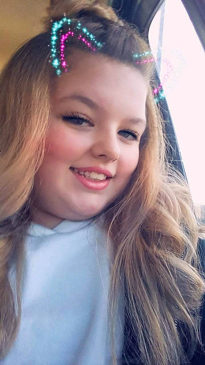 JoJo is registered to the contest to win money with this photo: beauty, blond, brown_hair, child, child_model, crown, eyebrow, face, fashion_accessory, feathered_hair, forehead, hair, hair_accessory, hairstyle, headband, headgear, headpiece, joy, lip, long_hair