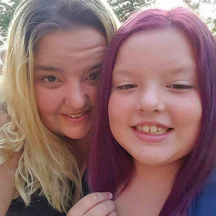 JoJo is registered to the contest to win money with this photo: beauty, blond, cheek, child, chin, eyebrow, face, facial_expression, forehead, friendship, fun, hair, happy, head, joy, lip, mother, nose, person, selfie