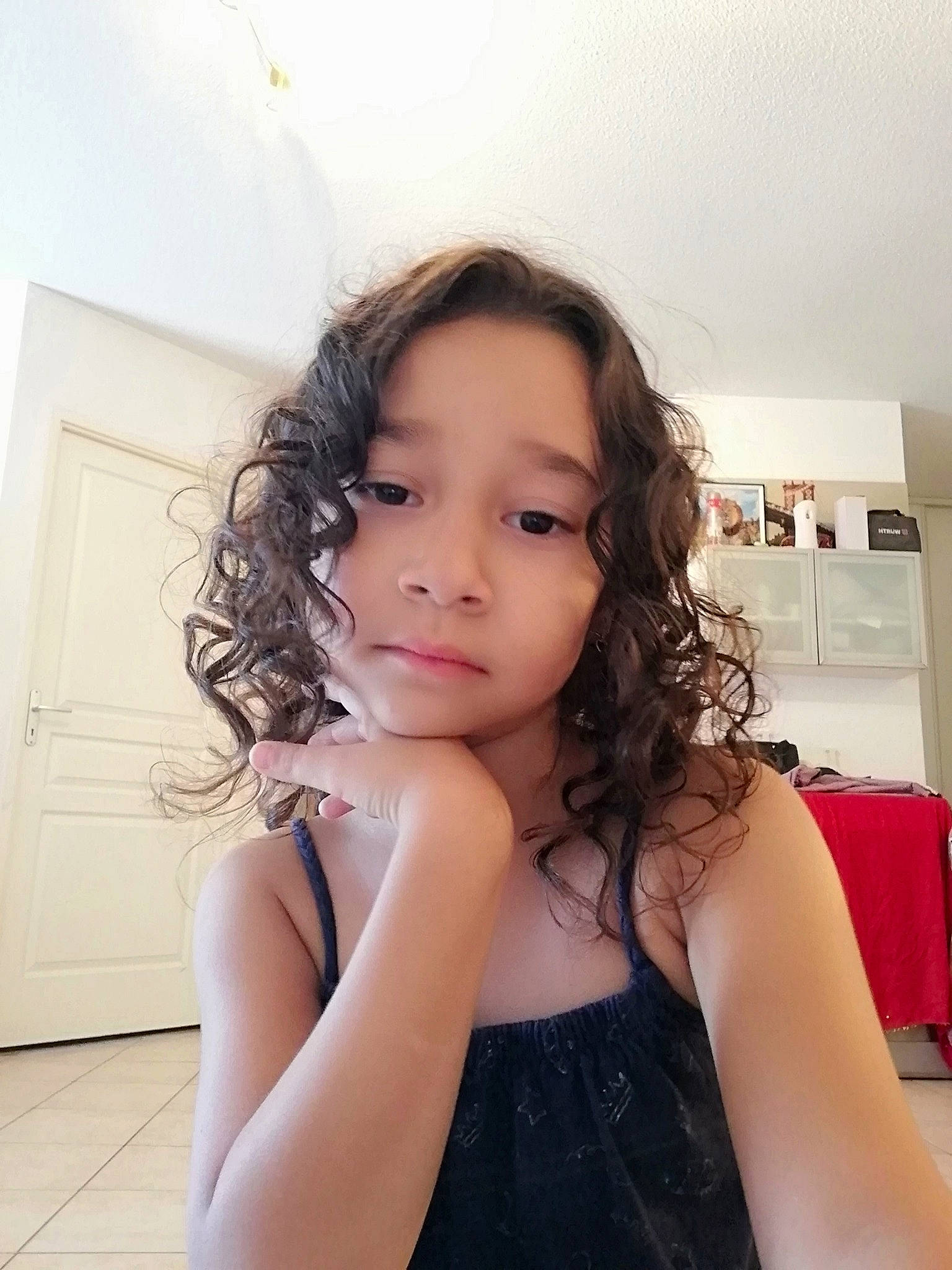 Vanessa participe au concours pour gagner de l'argent avec cette photo : arm, black_hair, elbow, eyebrow, eyelash, fashion_design, flash_photography, gesture, hair, hairstyle, happy, human_body, iris, joint, lip, neck, person, shoulder, skin, thigh