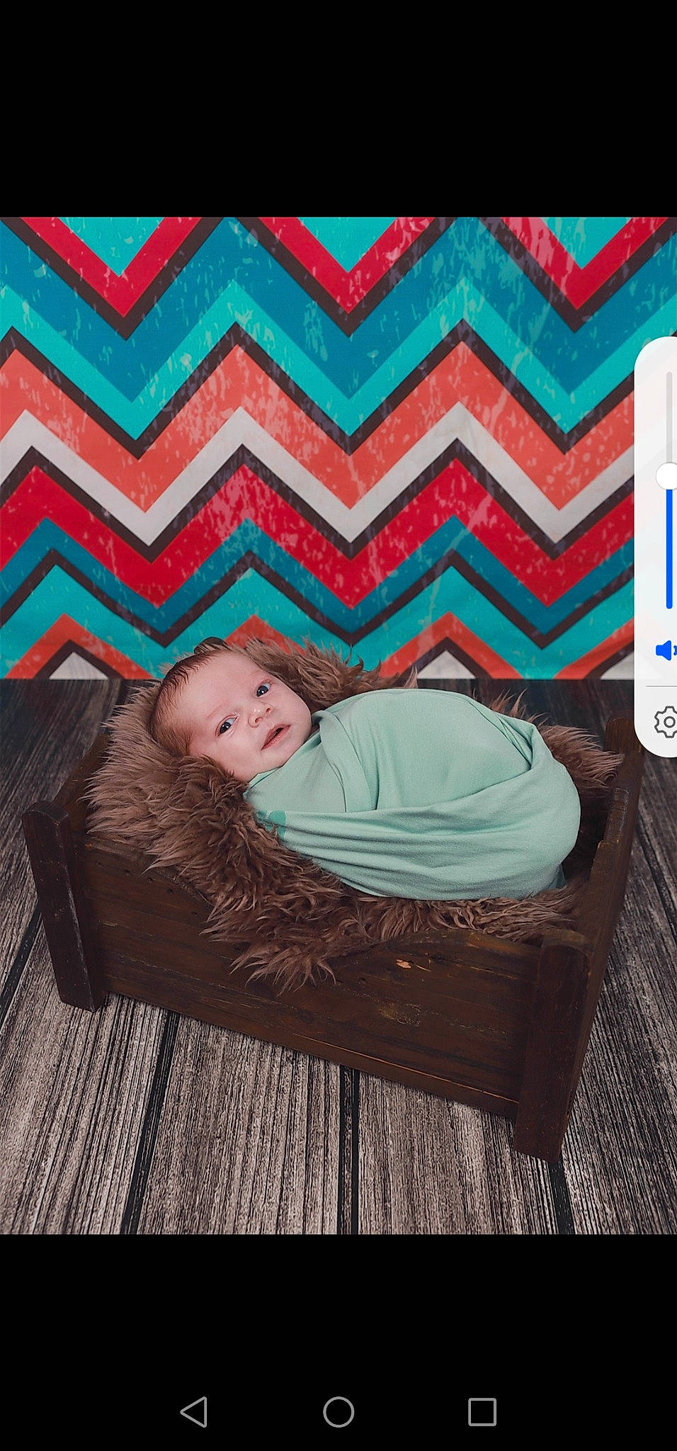Adonis participe au concours pour gagner de l'argent avec cette photo : baby, child, comfort, floor, flooring, fun, grass, hardwood, leisure, linens, magenta, pattern, person, product, rectangle, room, sitting, textile, toddler, wood