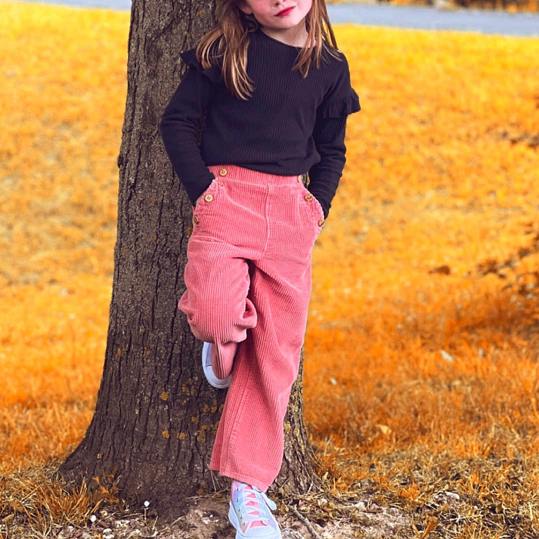 élise participe au concours pour gagner de l'argent avec cette photo : child, clothing, face, female, footwear, girl, happy, head, jeans, pants, person, photography, plant, portrait, shoe, sitting, smile, standing, tree, treetrunk