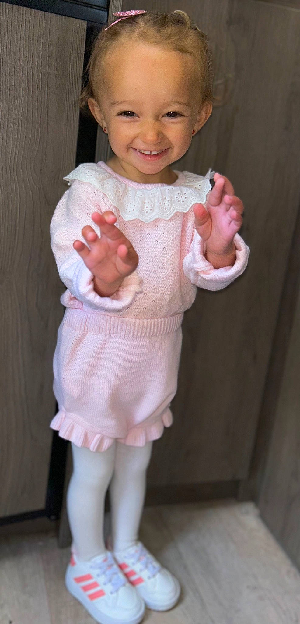 Swaylee participe au concours pour gagner de l'argent avec cette photo : arm, baby, baby_toddler_clothing, dress, finger, gesture, hand, happy, headgear, human_body, iris, joint, joy, leg, neck, person, pink, shoulder, skin, sleeve