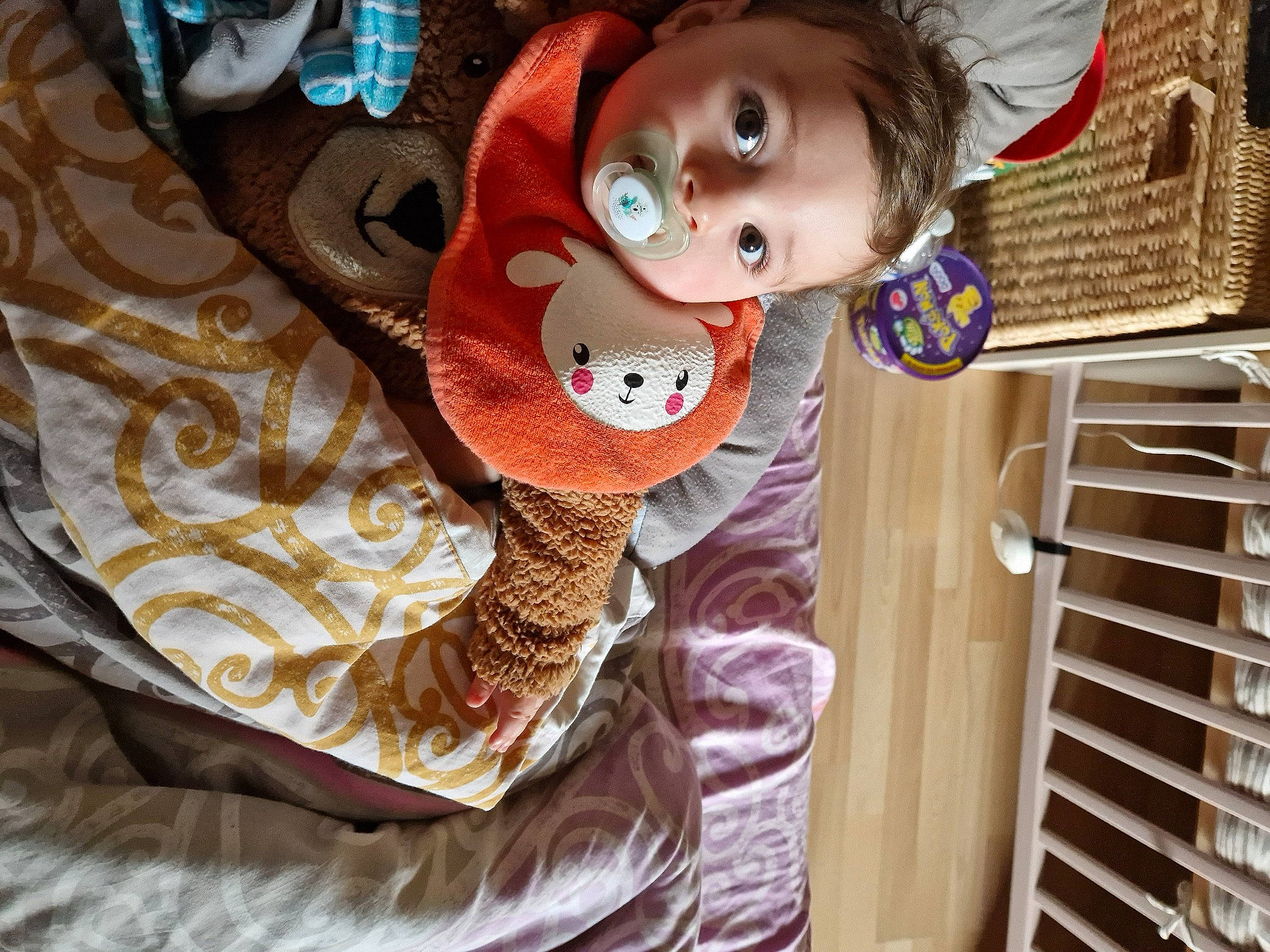 Soan participe au concours pour gagner de l'argent avec cette photo : cap, child, eye, eyelash, fashion_accessory, fur, hat, head, headgear, linens, pattern, person, room, sleeve, sun_hat, textile, toddler, toy, tree, wood