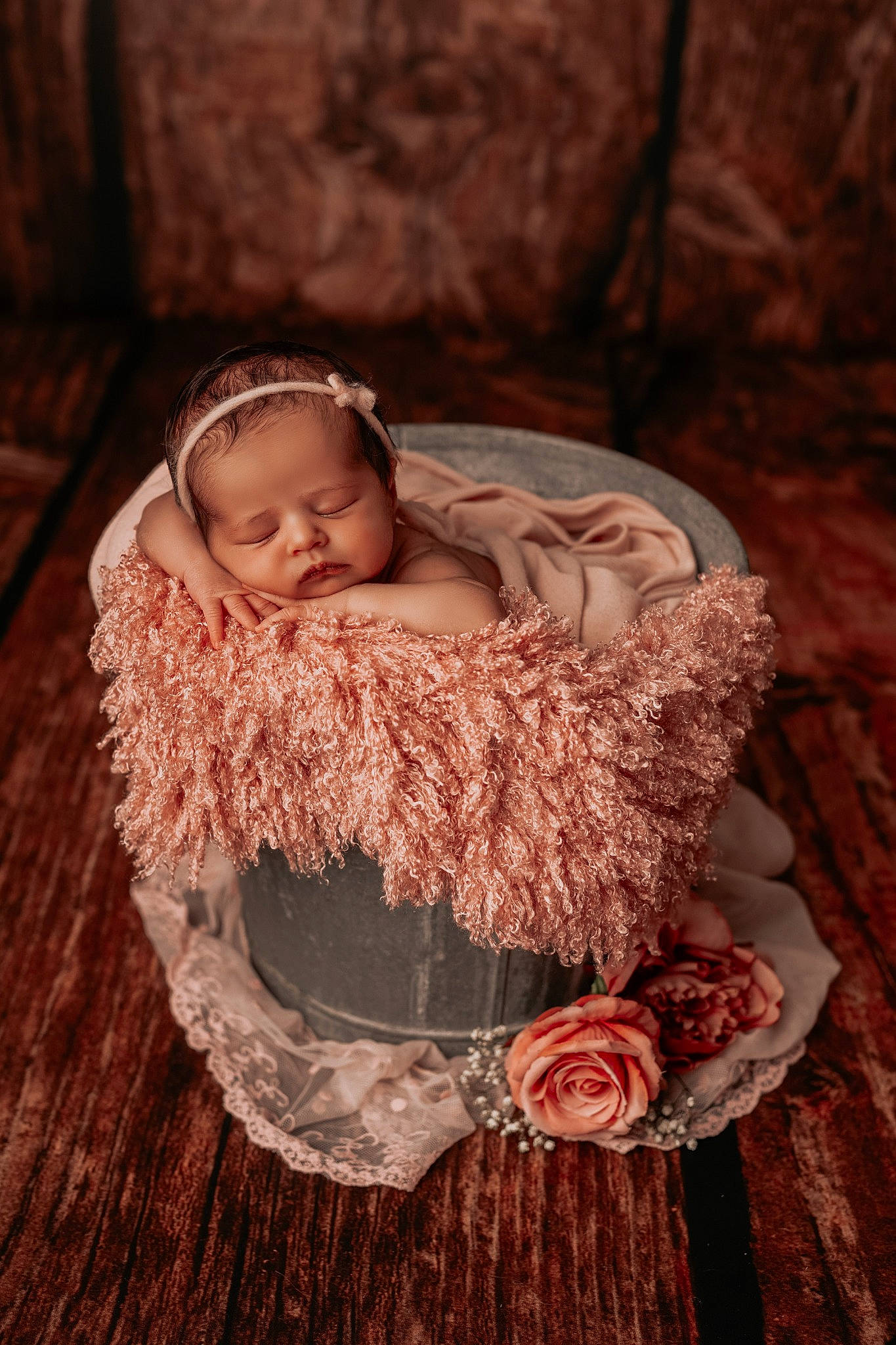Inaya participe au concours pour gagner de l'argent avec cette photo : baby, baby_toddler_clothing, child, comfort, embellishment, eye, fashion_accessory, flash_photography, flooring, flower, fur, grass, hair_accessory, happy, headgear, person, sitting, skin, toddler, wood