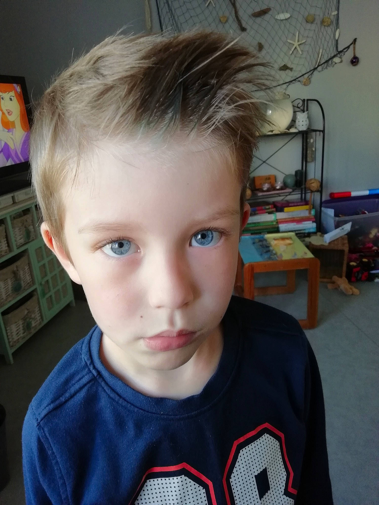 Léo a rejoint le concours — aidez-le/la à gagner de superbes lots ! blond, cheek, child, chin, cool, ear, eye, eyebrow, face, forehead, hair, hairstyle, head, jaw, lip, male, neck, nose, person, t_shirt