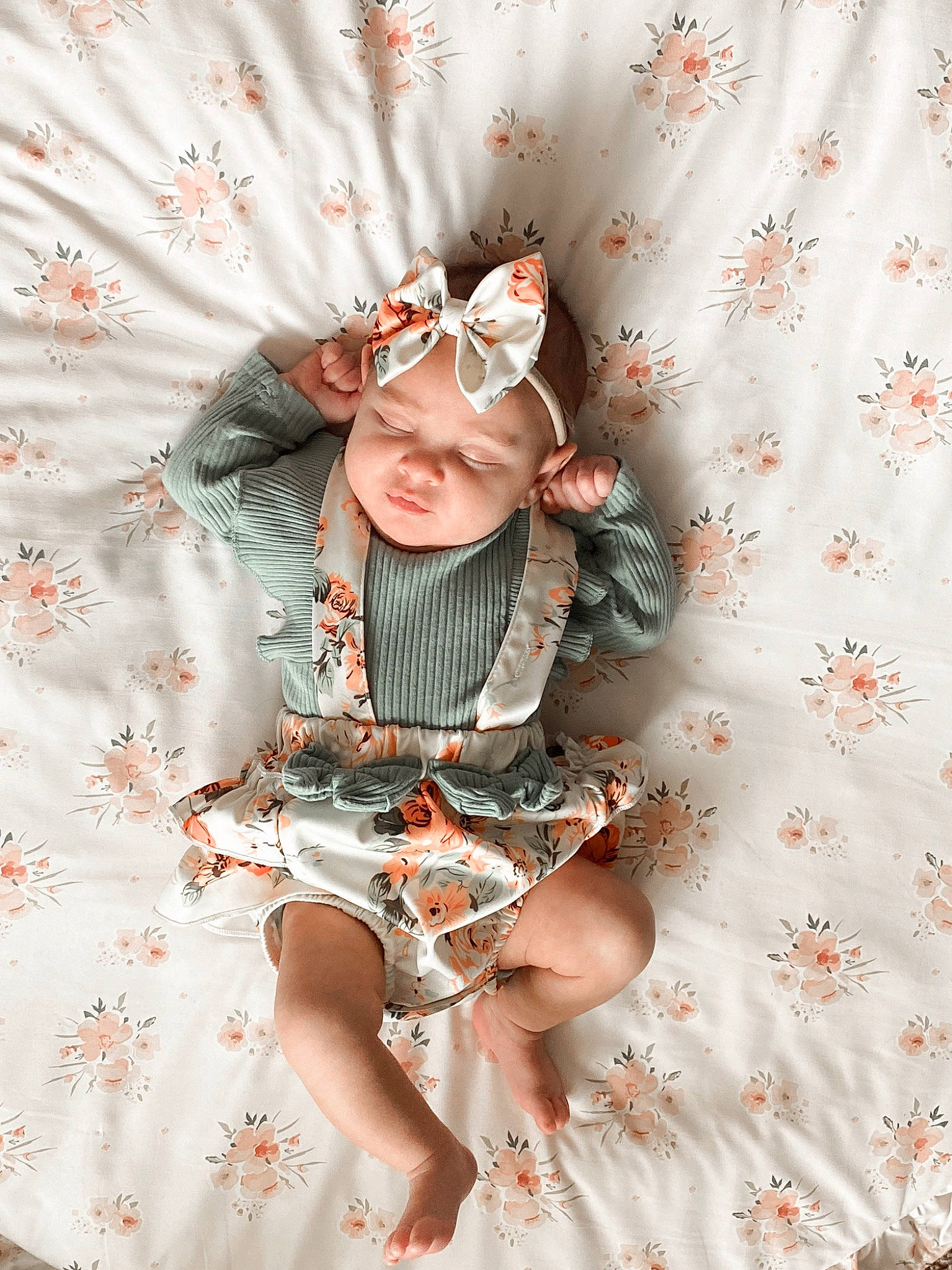 Zelena is registered to the contest to win money with this photo: baby_toddler_clothing, child, costume, day_dress, dress, embellishment, fashion_accessory, fashion_design, hair_accessory, happy, headgear, headpiece, headwear, jewellery, pattern, peach, person, pink, skin, sleeve