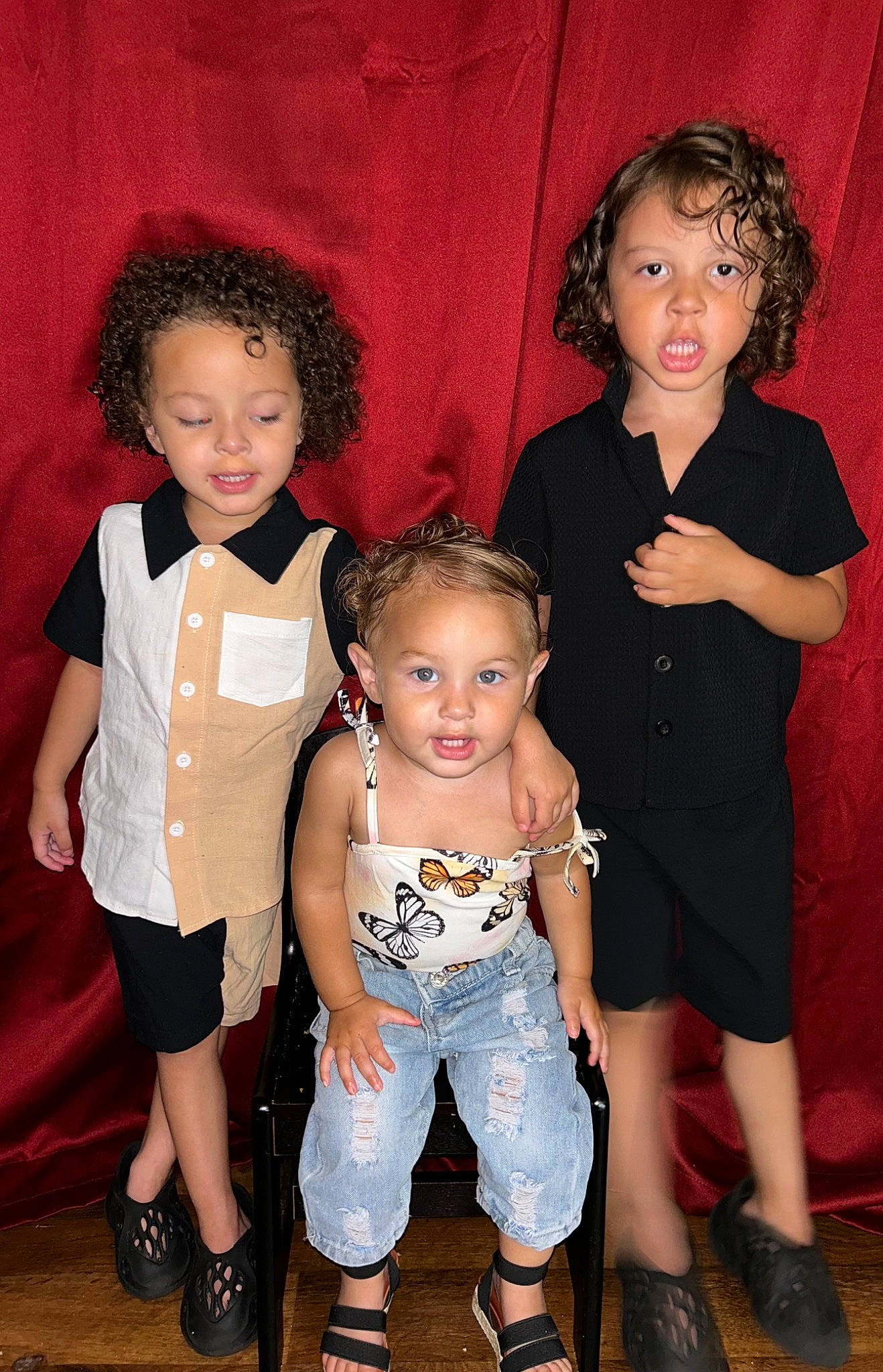 Zelena is registered to the contest to win money with this photo: baby_toddler_clothing, event, face, facial_expression, fashion, flash_photography, formal_wear, fun, hair, hairstyle, happy, head, jewellery, leg, person, shoe, skin, smile, standing, style