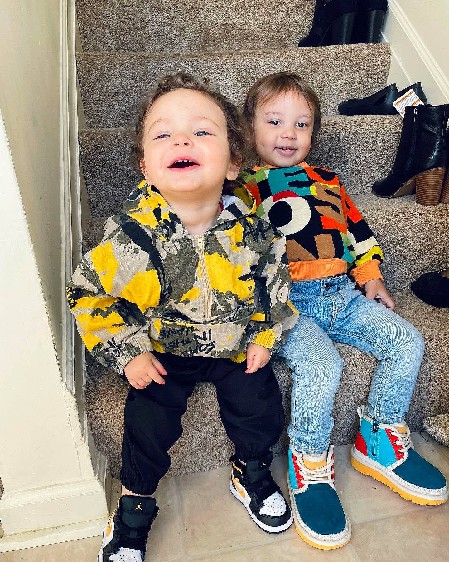 Zakien is registered to the contest to win money with this photo: baby, baby_toddler_clothing, chair, child, cool, event, face, flooring, fun, happy, iris, lap, person, shoe, sitting, sleeve, smile, sneakers, standing, t_shirt