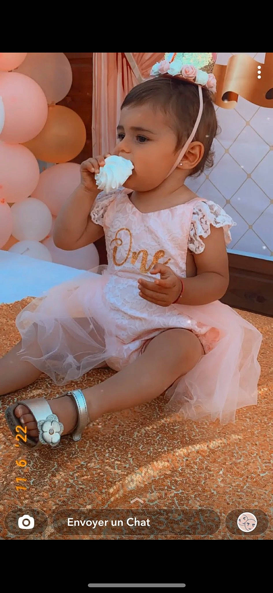 Lou participe au concours pour gagner de l'argent avec cette photo : baby, baby_toddler_clothing, balloon, beauty, child, day_dress, dress, embellishment, event, flash_photography, hairstyle, happy, human_leg, peach, person, pink, ruffle, skin, thigh, toddler