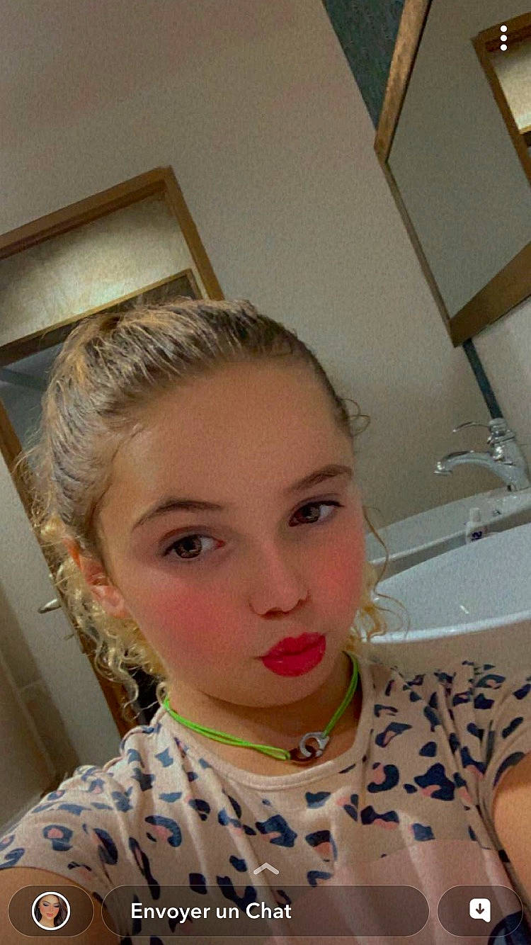 Noa participe au concours pour gagner de l'argent avec cette photo : blond, cheek, ear, earrings, eye, eyebrow, eyelash, fashion_design, forehead, hair, hairstyle, head, jaw, lip, lipstick, makeover, neck, nose, person, selfie
