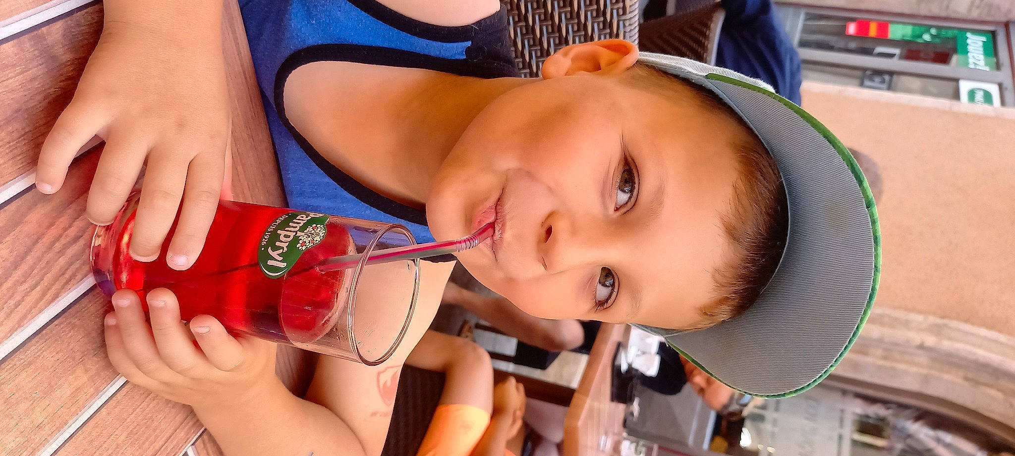 Nathan a rejoint le concours — aidez-le/la à gagner de superbes lots ! cheek, drink, eyebrow, eyelash, finger, food, fun, gesture, hairstyle, hand, happy, hat, headwear, joy, lip, mouth, neck, nose, person, skin