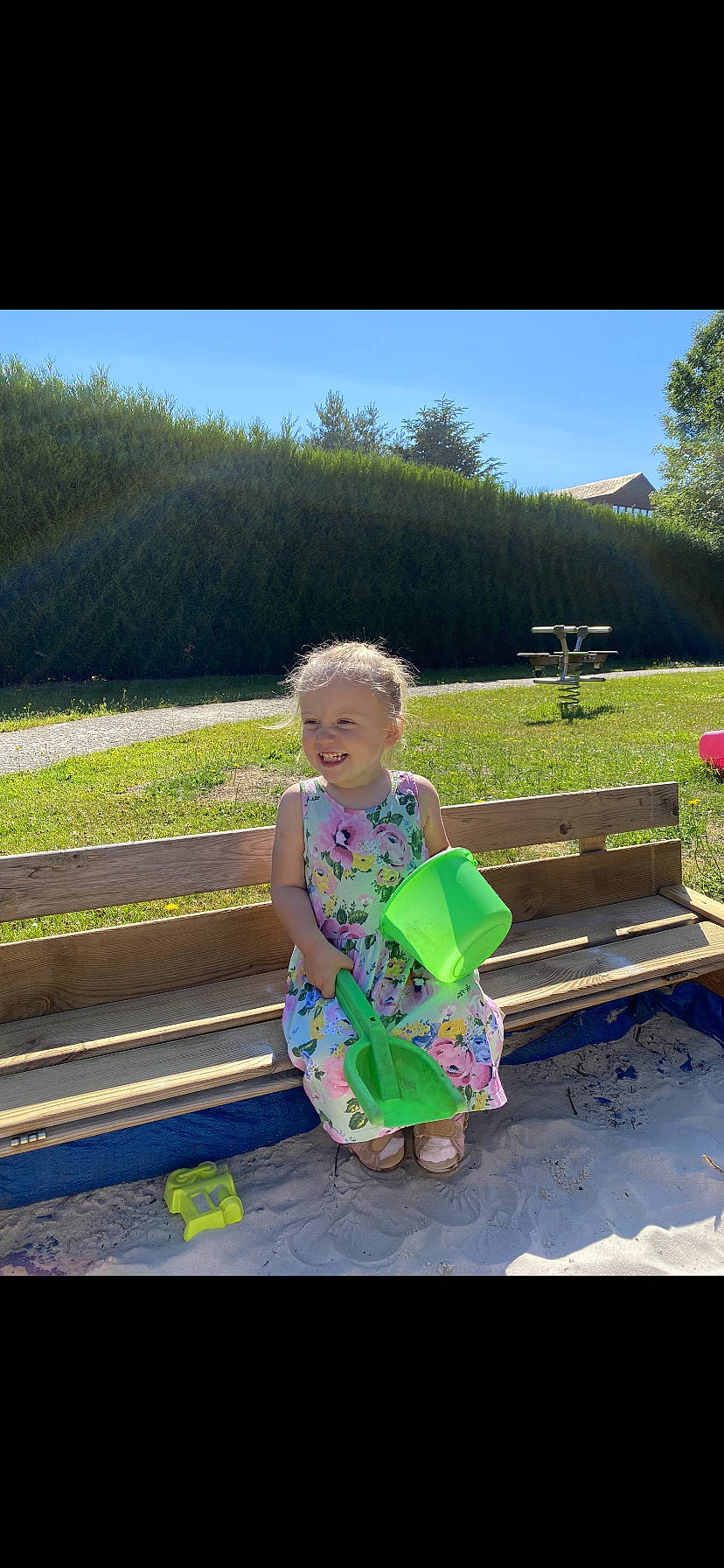 Luna participe au concours pour gagner de l'argent avec cette photo : child, grass, joy, leisure, person, play, sitting, summer, toddler