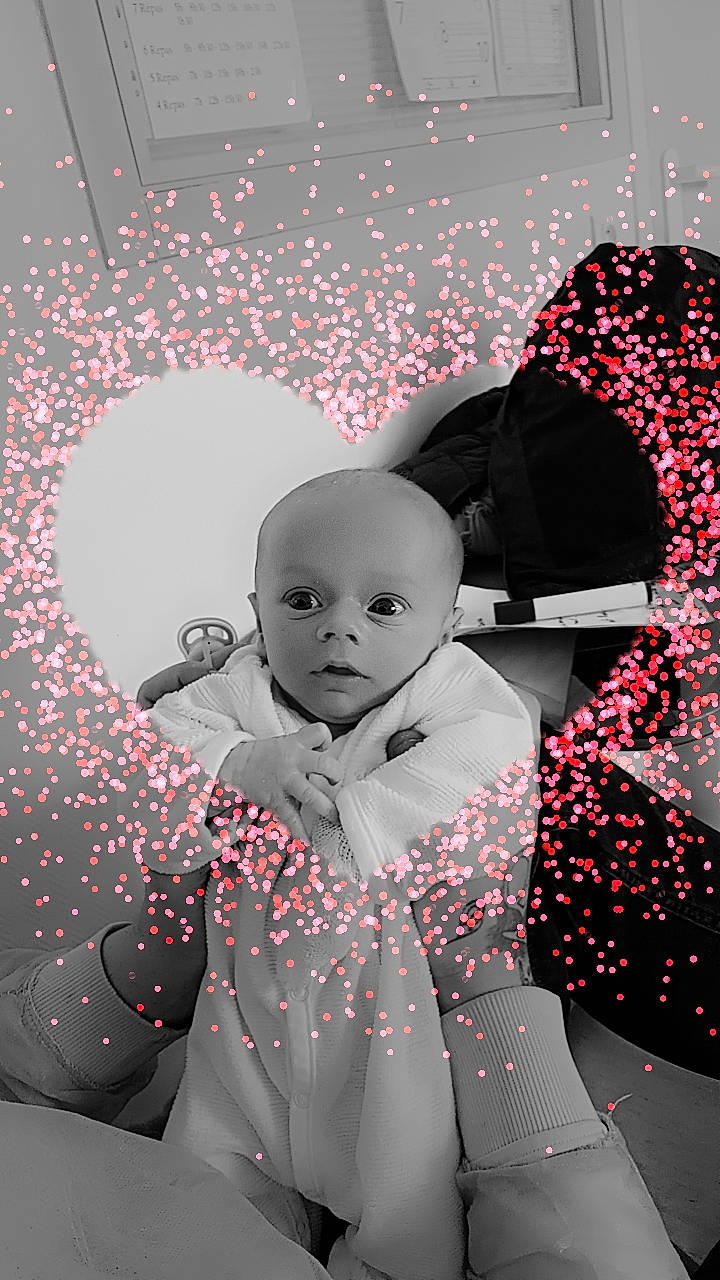 Maylonn participe au concours pour gagner de l'argent avec cette photo : art, baby, child, event, flash_photography, font, graphic_design, graphics, happy, magenta, monochrome, monochrome_photography, pattern, person, room, sitting, stock_photography, style, symmetry, toddler