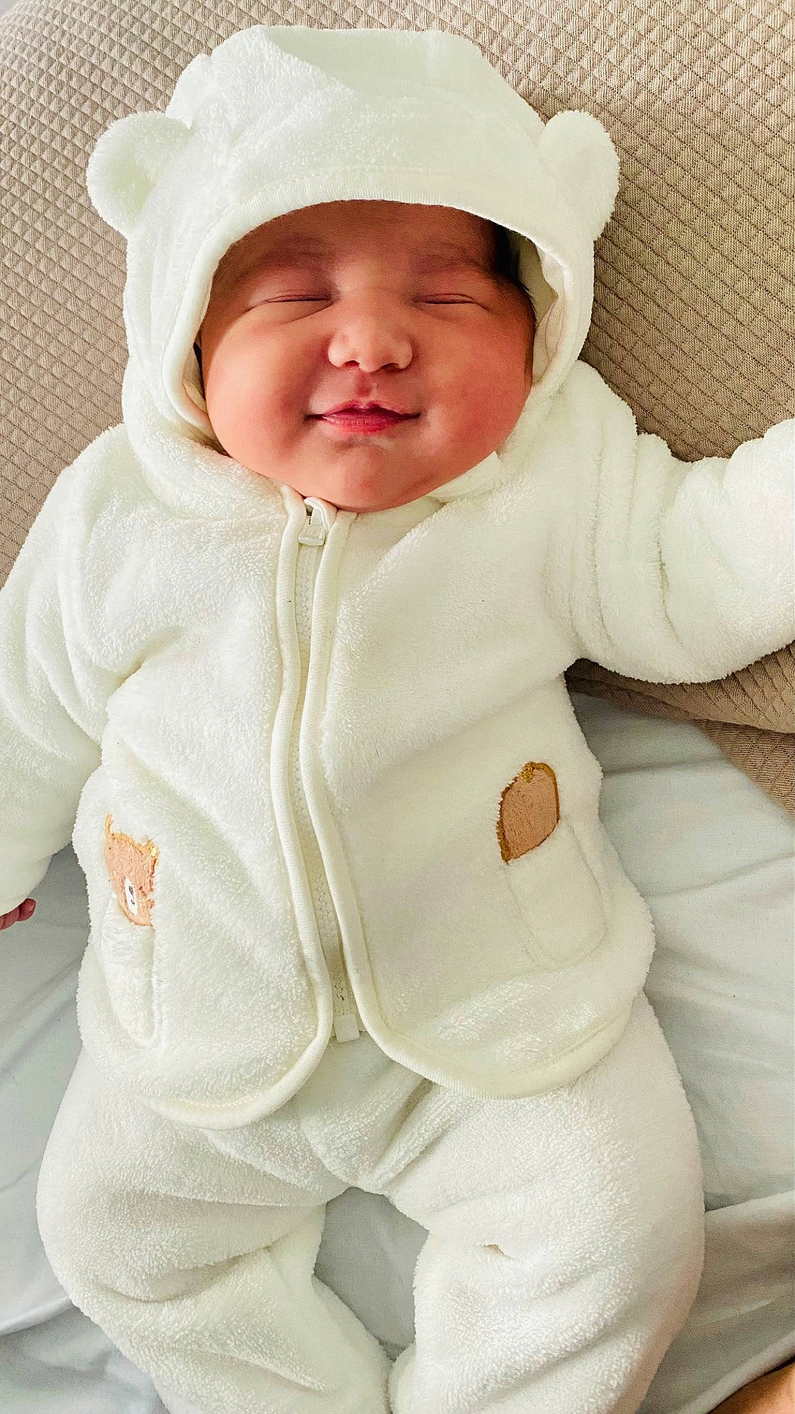 Rita a rejoint le concours — aidez-le/la à gagner de superbes lots ! baby, baby_toddler_clothing, cap, cheek, child, collar, comfort, eye, face, fur, happy, head, headwear, hoodie, jacket, outerwear, person, skin, sleeve, smile