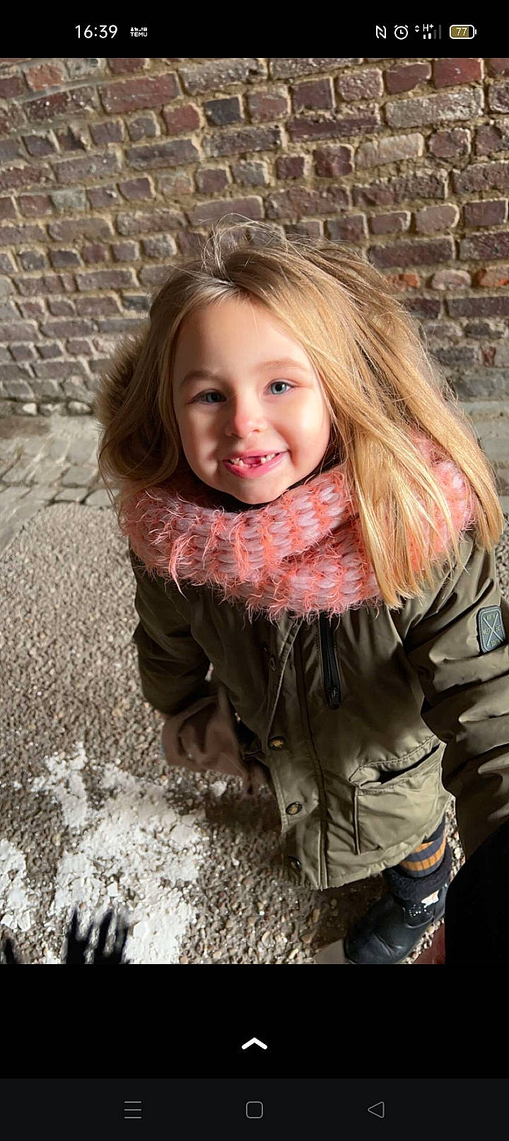 Elya participe au concours pour gagner de l'argent avec cette photo : beauty, blond, brick, child, eye, flash_photography, flooring, fun, grass, hairstyle, happy, head, iris, joy, people_in_nature, person, sitting, smile, standing, toddler