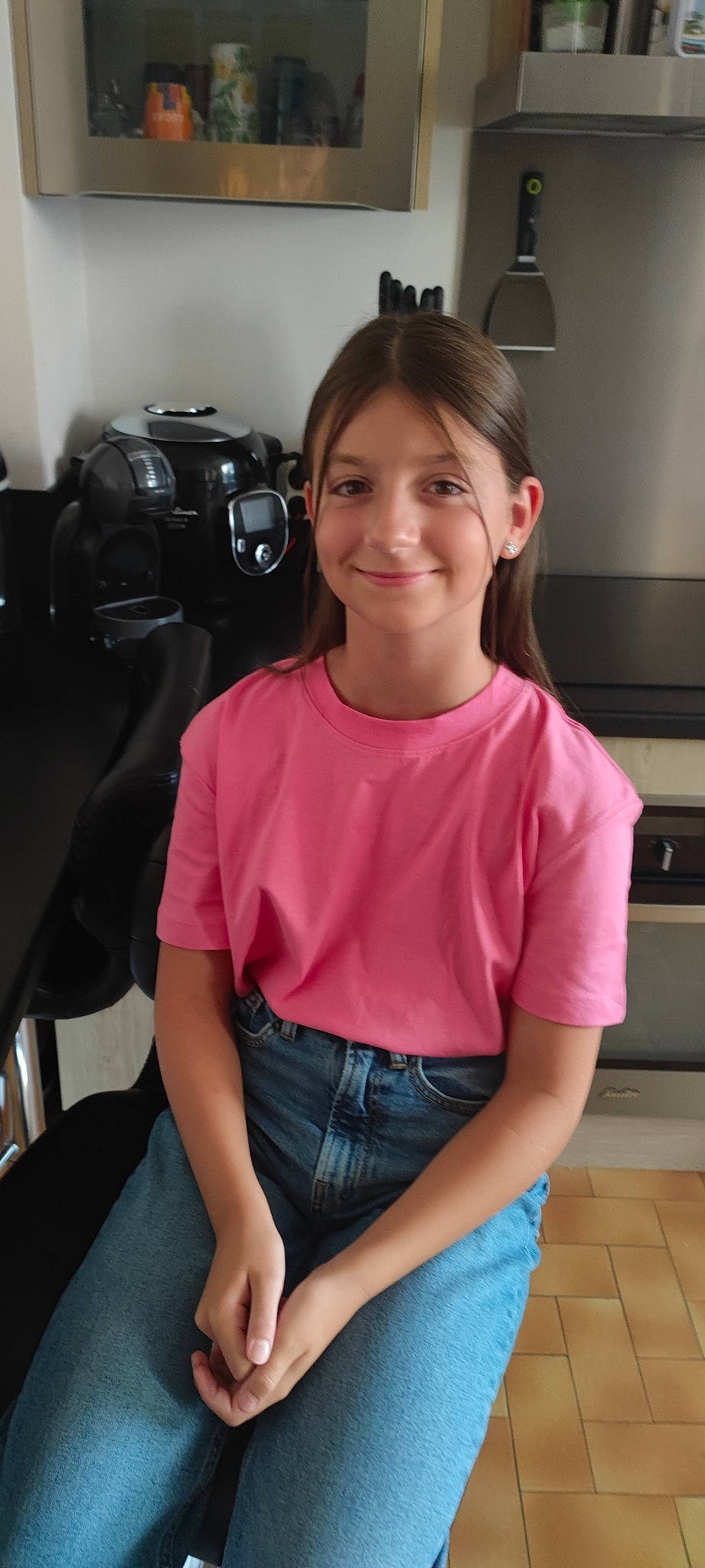 Assia participe au concours pour gagner de l'argent avec cette photo : camera, camera_accessory, camera_lens, cameras_optics, digital_camera, film_camera, flash_photography, human_leg, joy, lens, mirrorless_interchangeable_lens_camera, person, photographer, point_and_shoot_camera, reflex_camera, single_lens_reflex_camera, sleeve, smile, t_shirt, thigh