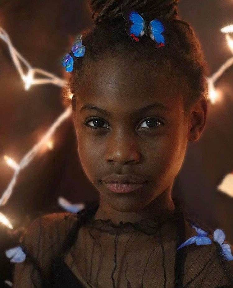 Kylie is registered to the contest to win money with this photo: black_hair, chin, cool, ear, eyebrow, eyelash, facial_expression, fashion_design, flash_photography, forehead, fun, happy, headgear, iris, jewellery, lip, long_hair, neck, nose, person