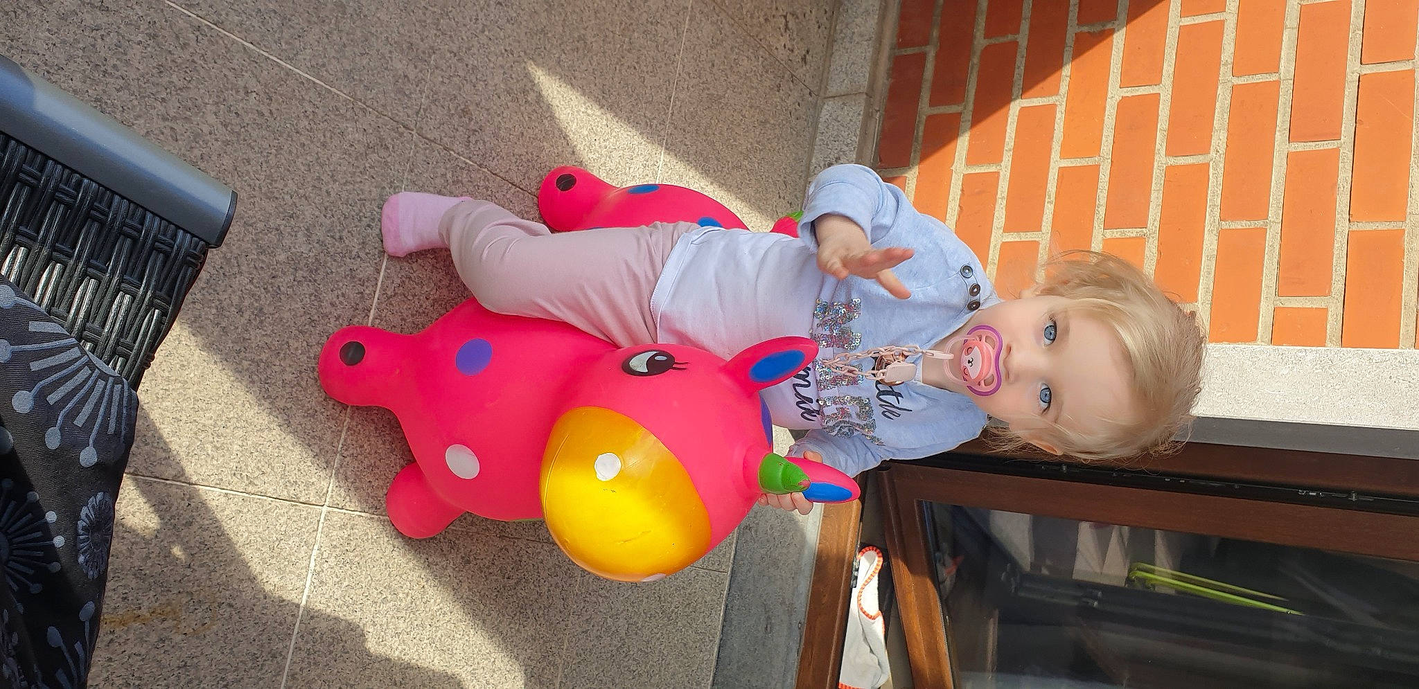 Amalya participe au concours pour gagner de l'argent avec cette photo : baby_products, baby_toddler_clothing, child, event, fun, happy, hat, leisure, mammal, party_supply, person, play, plush, recreation, sitting, smile, stuffed_toy, teddy_bear, toddler, toy