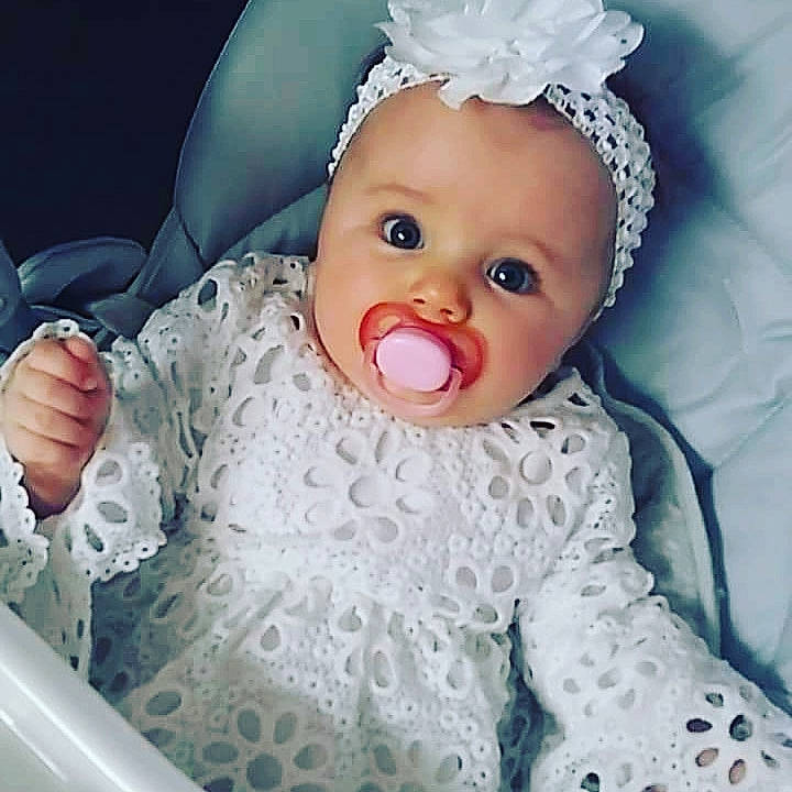 Aria participe au concours pour gagner de l'argent avec cette photo : cheek, child, doll, face, hair_accessory, head, headgear, infant, joy, nose, person, product, toddler