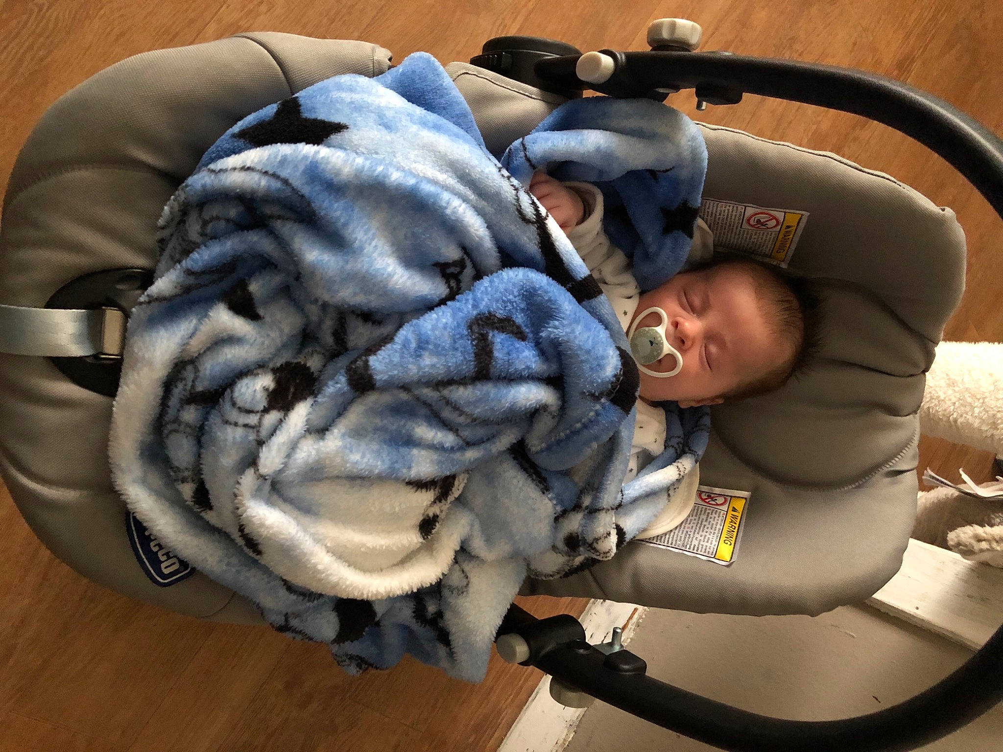 Loan participe au concours pour gagner de l'argent avec cette photo : astronaut, auto_part, automotive_design, baby_carriage, baby_products, bag, cameras_optics, child, comfort, flooring, fur, headgear, machine, motor_vehicle, person, personal_protective_equipment, sitting, smile, sports_gear