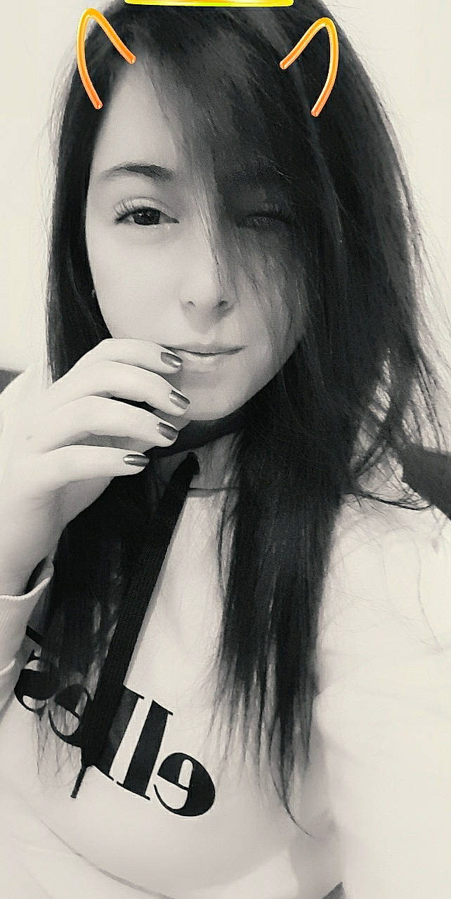 Shannon participe au concours pour gagner de l'argent avec cette photo : beauty, black, black_and_white, black_hair, cheek, chin, cool, eye, eyebrow, face, forehead, hair, hairstyle, layered_hair, lip, long_hair, mouth, nose, person, photography