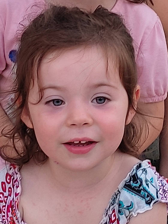 Solenn participe au concours pour gagner de l'argent avec cette photo : cheek, chin, ear, eye, eyebrow, eyelash, face, facial_expression, forehead, hairstyle, iris, jaw, lip, mouth, neck, nose, organ, person, skin, smile