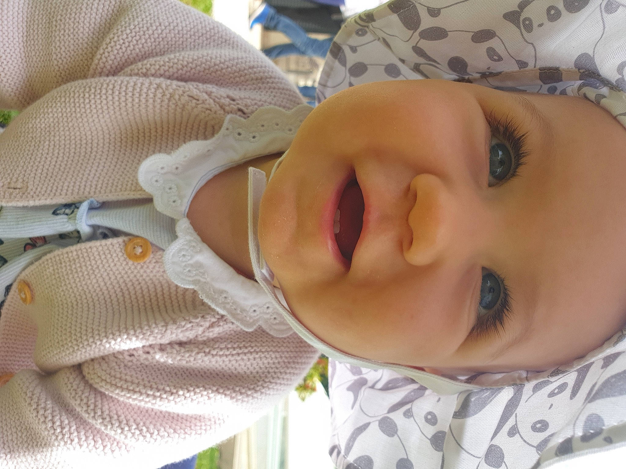 Agathe a rejoint le concours — aidez-le/la à gagner de superbes lots ! baby, baby_toddler_clothing, cheek, child, chin, comfort, eyebrow, eyelash, happy, hat, headwear, iris, lip, mouth, neck, nose, person, skin, sleeve, smile