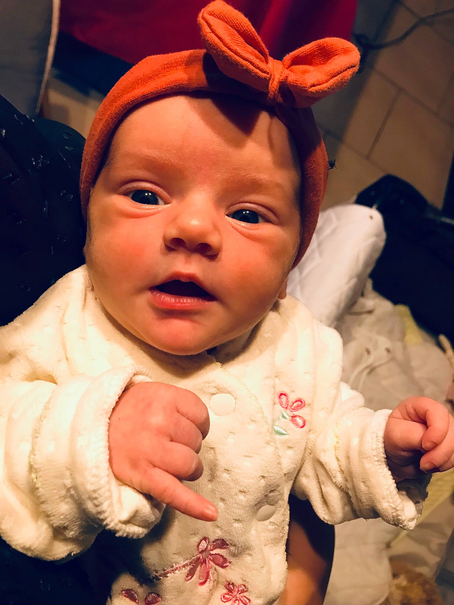 Yüna a rejoint le concours — aidez-le/la à gagner de superbes lots ! baby, cheek, chin, ear, eye, eyebrow, eyelash, face, finger, gesture, hand, happy, human_body, iris, lip, mouth, nose, organ, person, pink