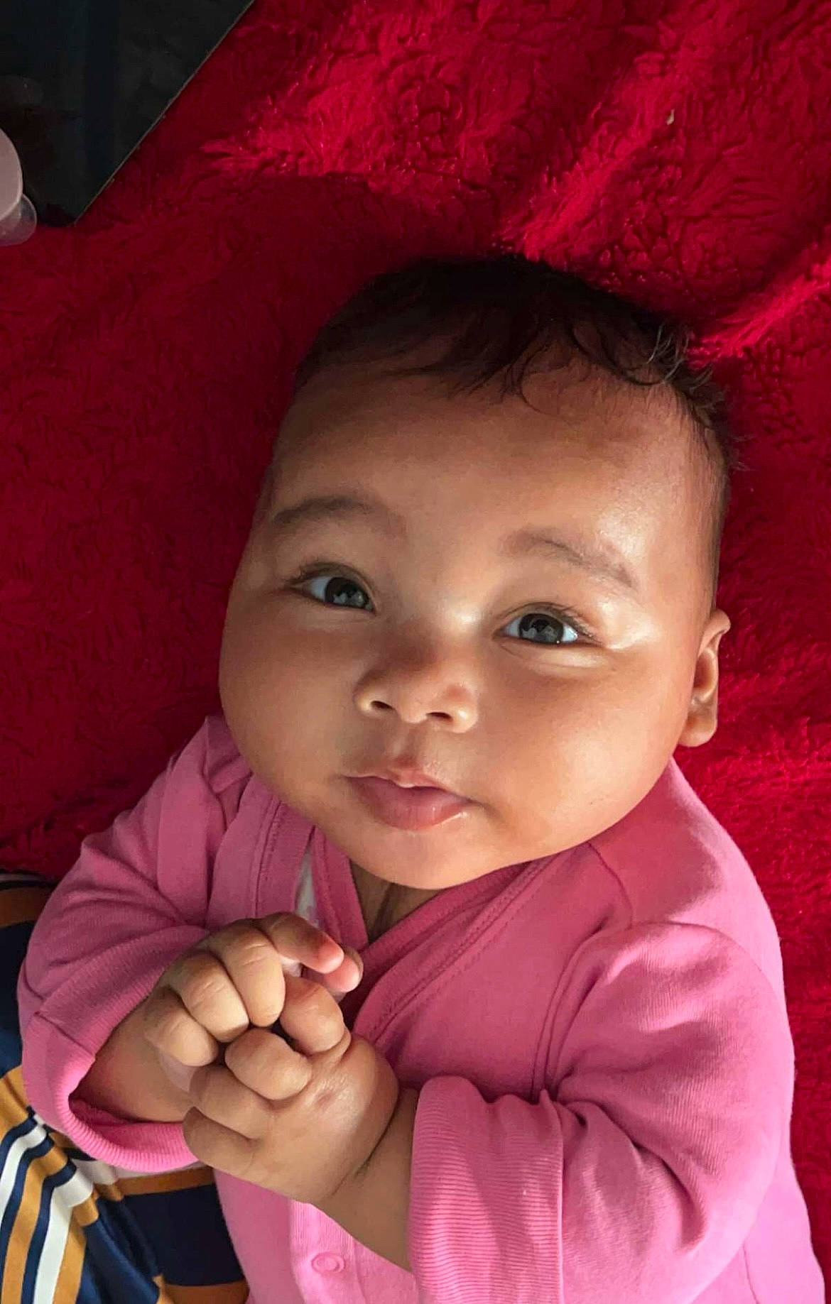 Luna a rejoint le concours — aidez-le/la à gagner de superbes lots ! baby, cheek, chin, eyebrow, face, forehead, gesture, happy, human_body, iris, lip, mouth, nose, organ, person, pink, product, purple, skin, smile