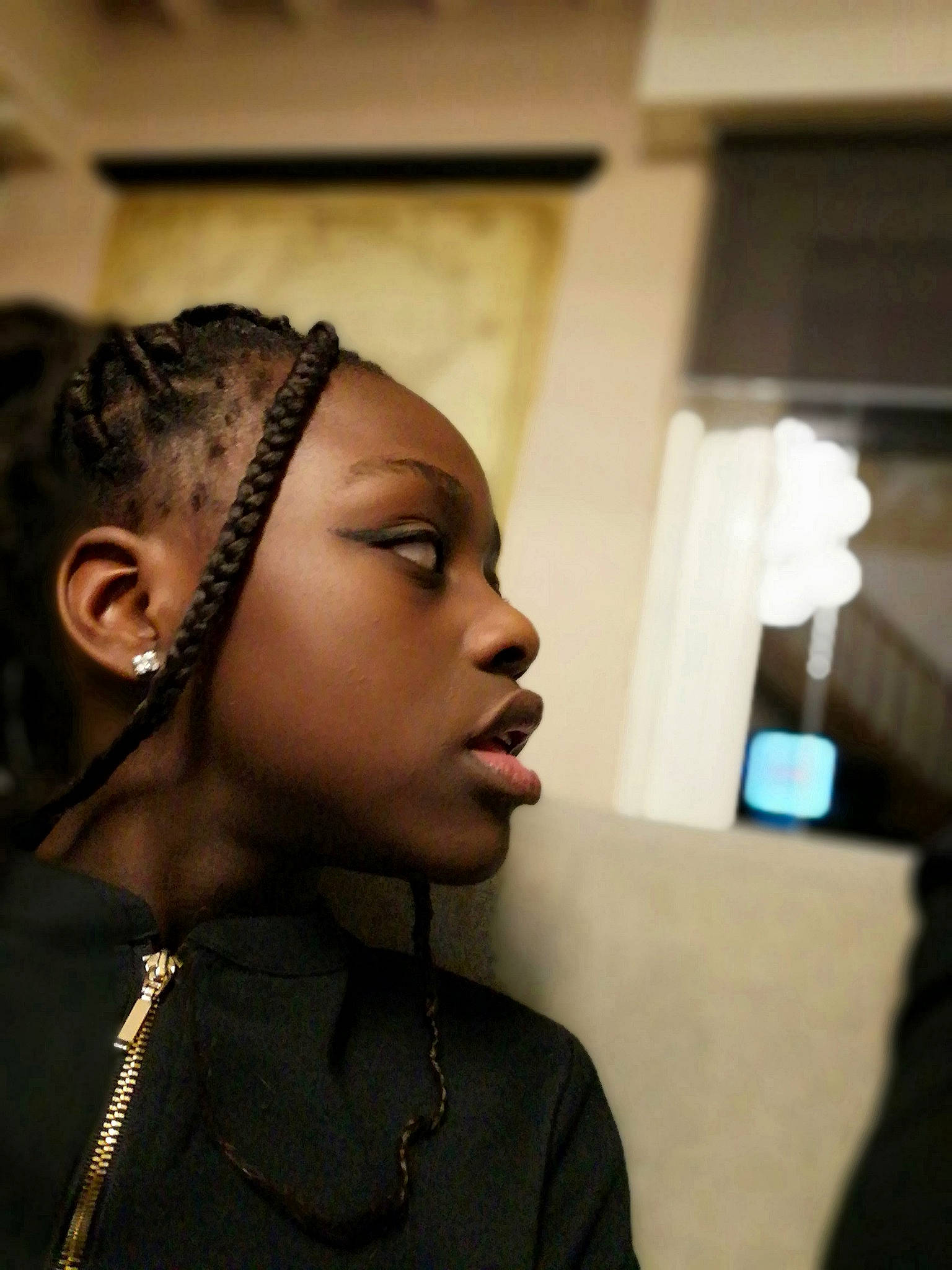 Jade participe au concours pour gagner de l'argent avec cette photo : body_jewelry, body_piercing, braid, cornrows, cosmetics, dreadlocks, earrings, eye_liner, eye_shadow, eyebrow, eyelash, fashion, fashion_design, hair_accessory, hairstyle, makeover, person, portrait_photography, style