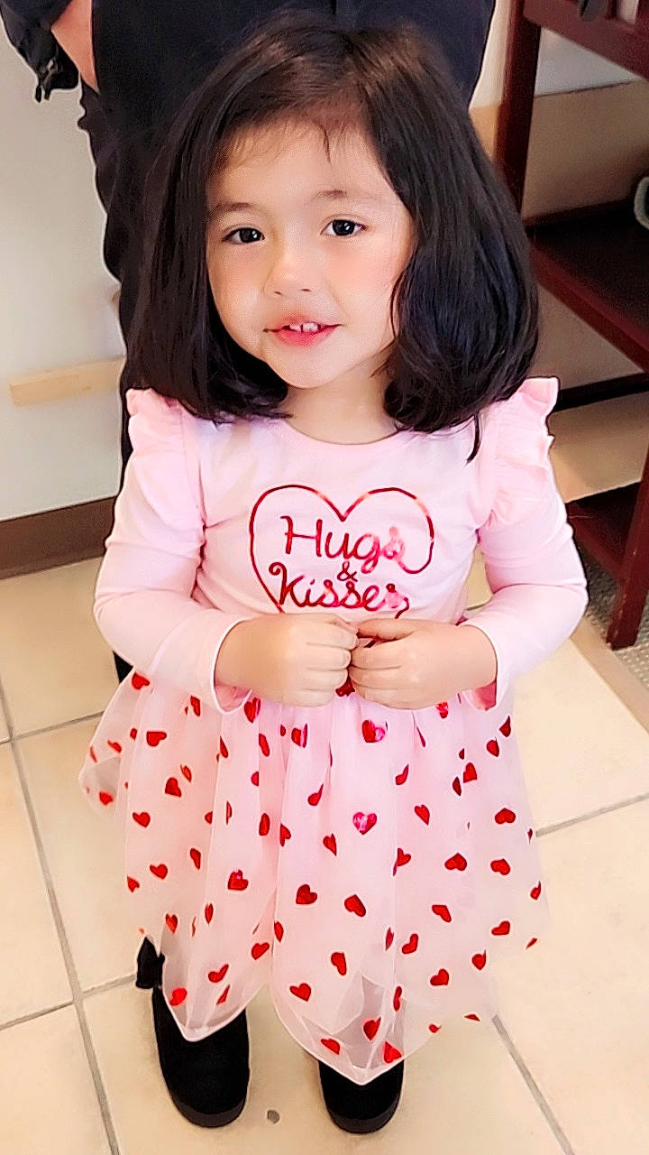 Jasmin is registered to the contest to win money with this photo: arm, baby_toddler_clothing, black_hair, cheek, eyelash, face, facial_expression, hair, happy, head, neck, person, pink, skin, sleeve, standing, t_shirt, thigh, toddler, waist