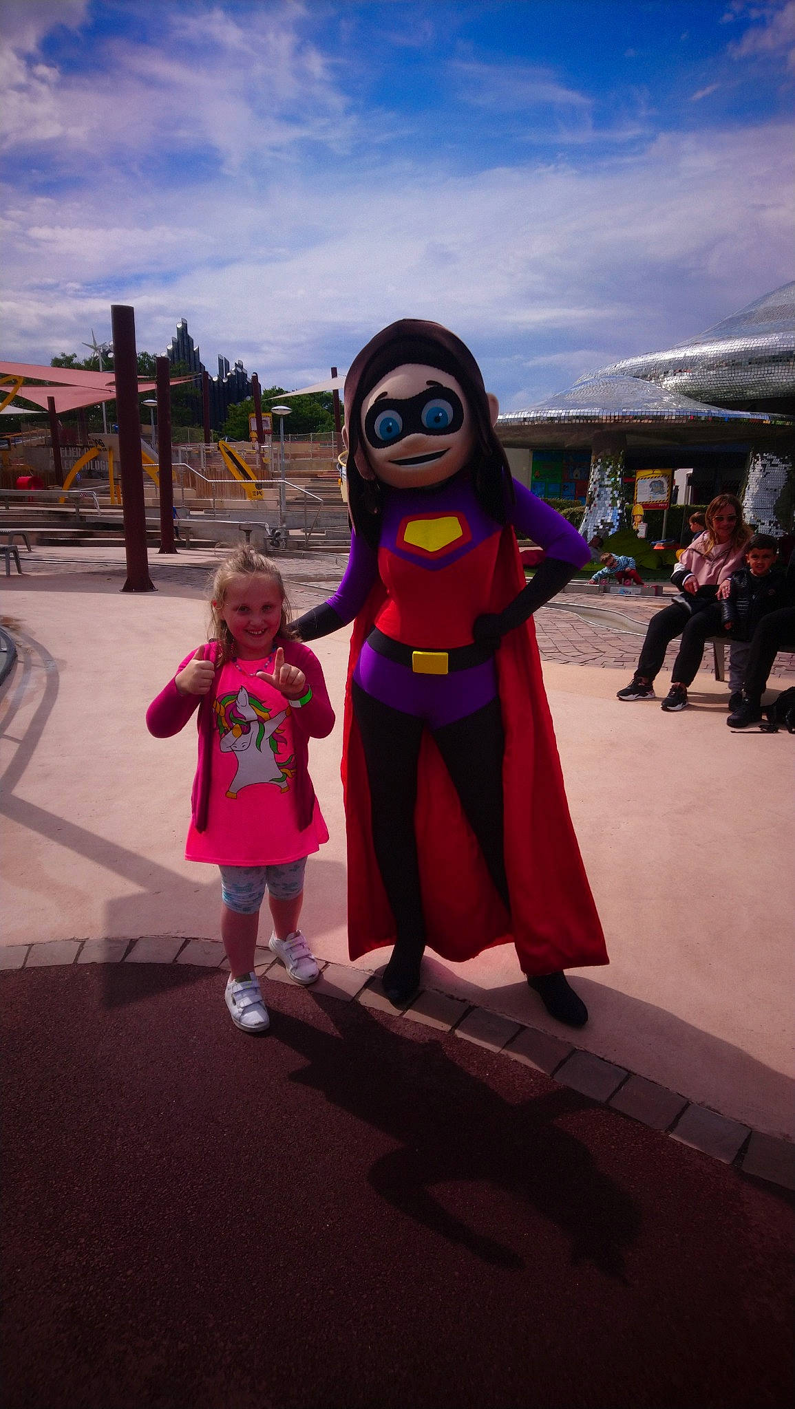 Shaina a rejoint le concours — aidez-le/la à gagner de superbes lots ! batman, costume, fictional_character, fun, joy, mascot, person, smile, superhero, under_exposed, vacation