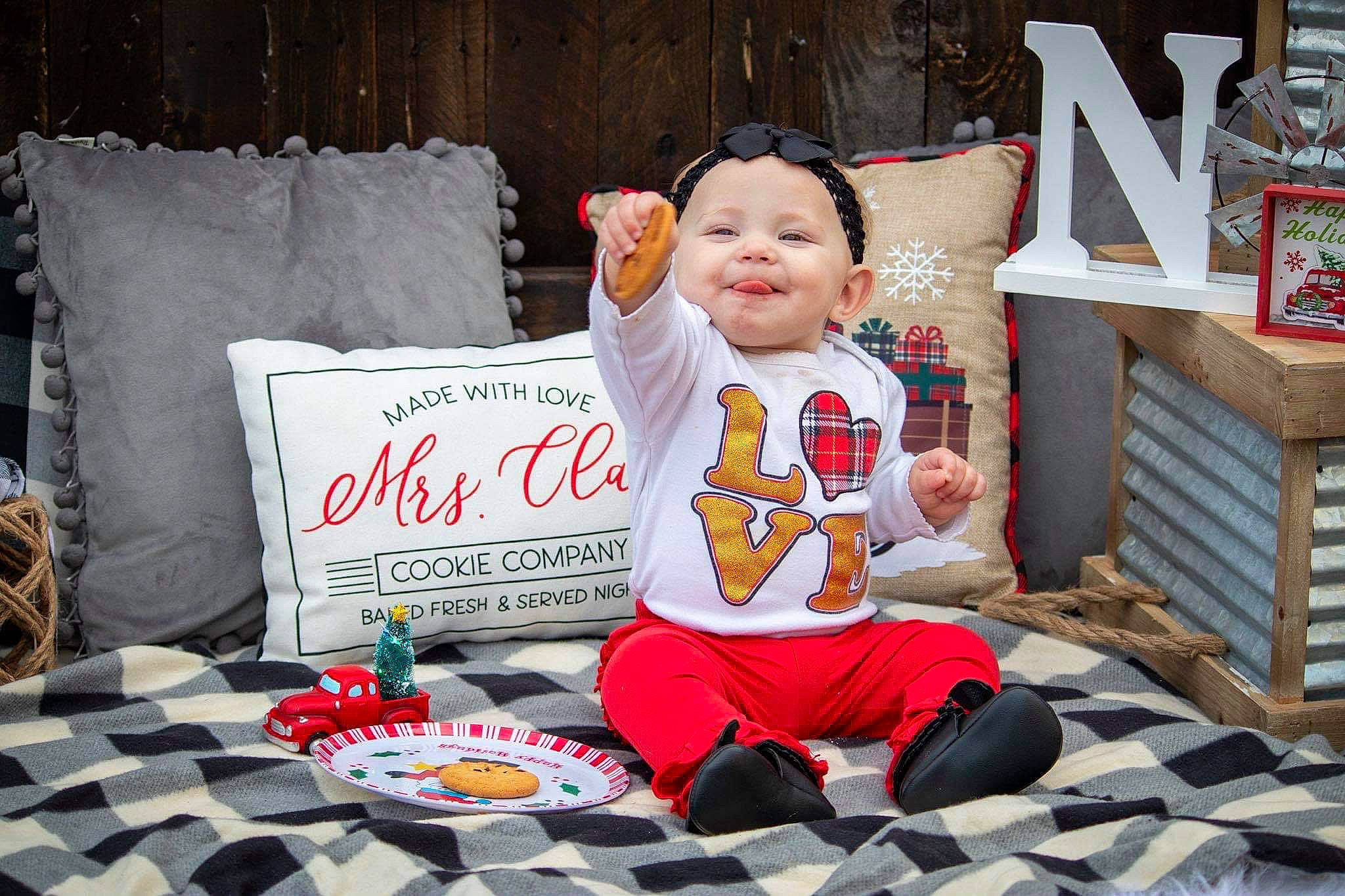 Xyla is registered to the contest to win money with this photo: child, joy, person, sitting, toddler