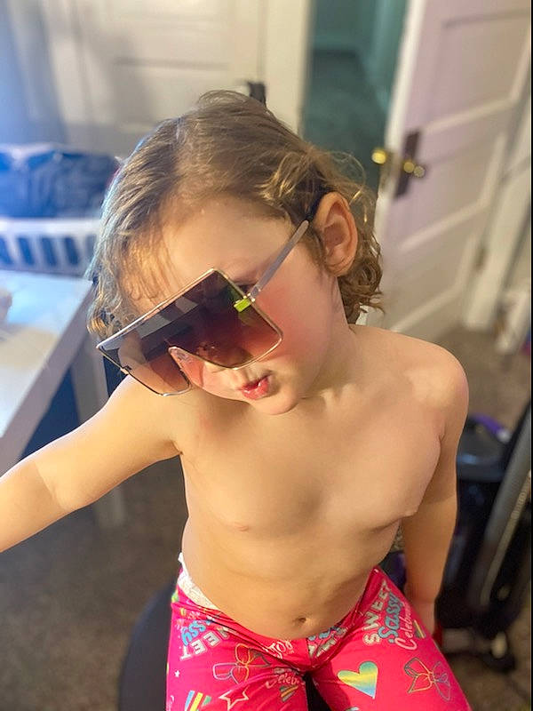 Malina is registered to the contest to win money with this photo: brassiere, chest, eyewear, finger, glasses, goggles, hairstyle, happy, leisure, neck, person, shoulder, summer, sunglasses, swimwear, thigh, trunk, undergarment, underpants, vision_care