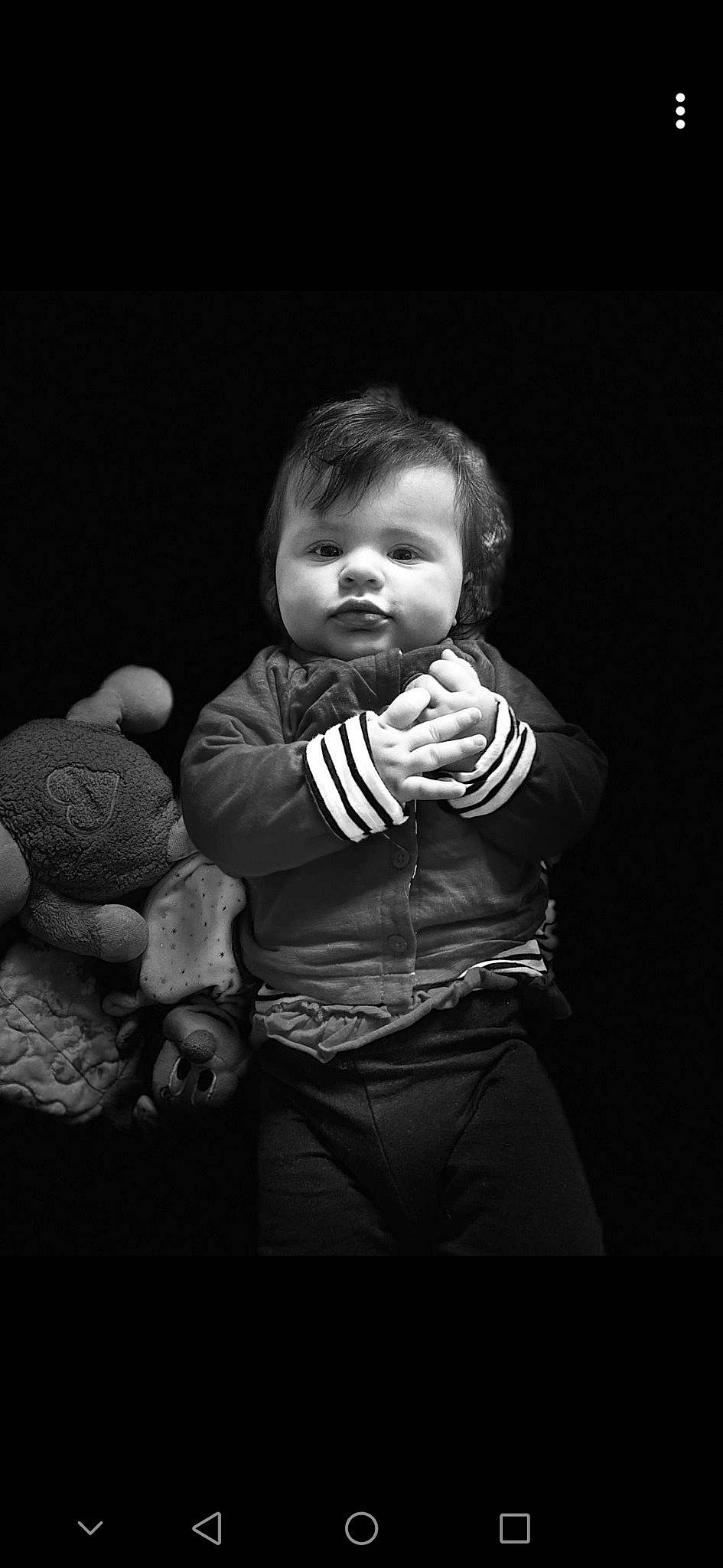 Mya participe au concours pour gagner de l'argent avec cette photo : baby, black, black_and_white, cheek, child, flash_photography, hand, monochrome, monochrome_photography, person, photograph, photography, portrait, portrait_photography, standing, still_life_photography, stock_photography, style, toddler