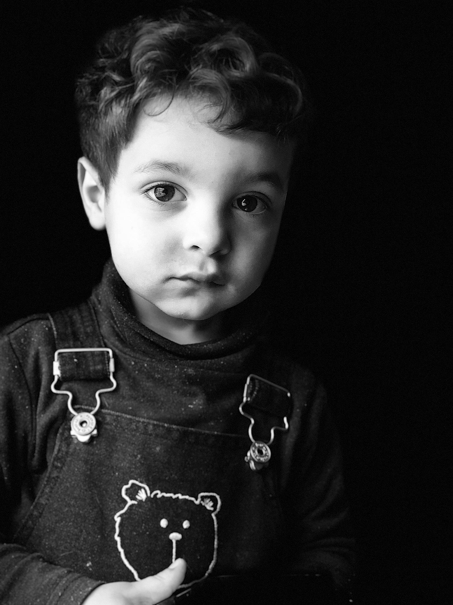 Lorenzo participe au concours pour gagner de l'argent avec cette photo : black, black_and_white, cheek, child, cool, ear, eye, face, head, lip, monochrome, monochrome_photography, neck, nose, person, photograph, photography, portrait, portrait_photography, smile