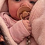 Nelyah a rejoint le concours — aidez-le/la à gagner de superbes lots ! baby, pacifier, blanket, pink, hand, face, infant, closeup, soft, cozy, child, cute, warm, wrapped, beads, clothing, portrait, newborn, resting, comfort