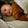 Enzo a rejoint le concours — aidez-le/la à gagner de superbes lots ! baby, smile, face, blanket, bed, clothing, infant, sleepwear, hand, soft, cute, resting, indoors, child, person, warm, comfort, portrait, lying_down, happy