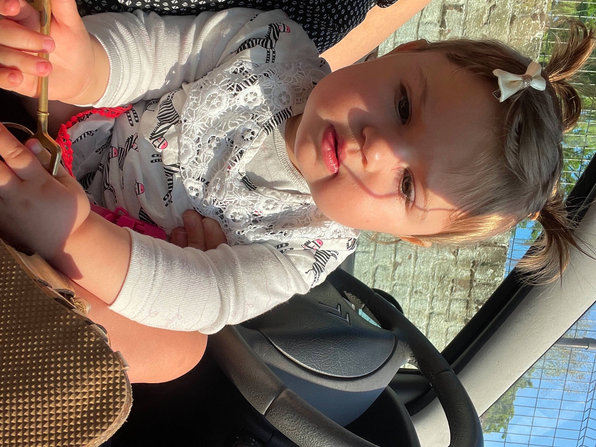 Kelya participe au concours pour gagner de l'argent avec cette photo : baby, black_hair, chest, cool, elbow, eyewear, fun, gesture, happy, human_body, leisure, lip, mouth, neck, person, skin, smile, thigh, toddler, tree