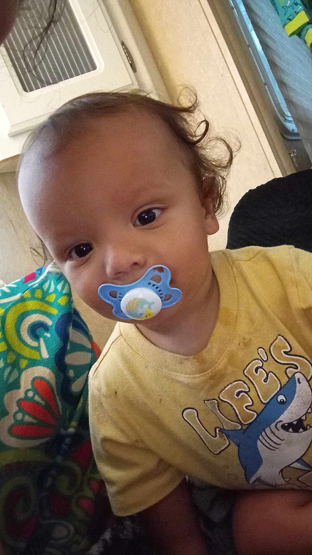 Odin is registered to the contest to win money with this photo: accessories, baby, clothing, couch, cushion, cutlery, device, earring, face, furniture, head, homedecor, jewelry, person, photography, portrait, sitting, spoon, t_shirt, window